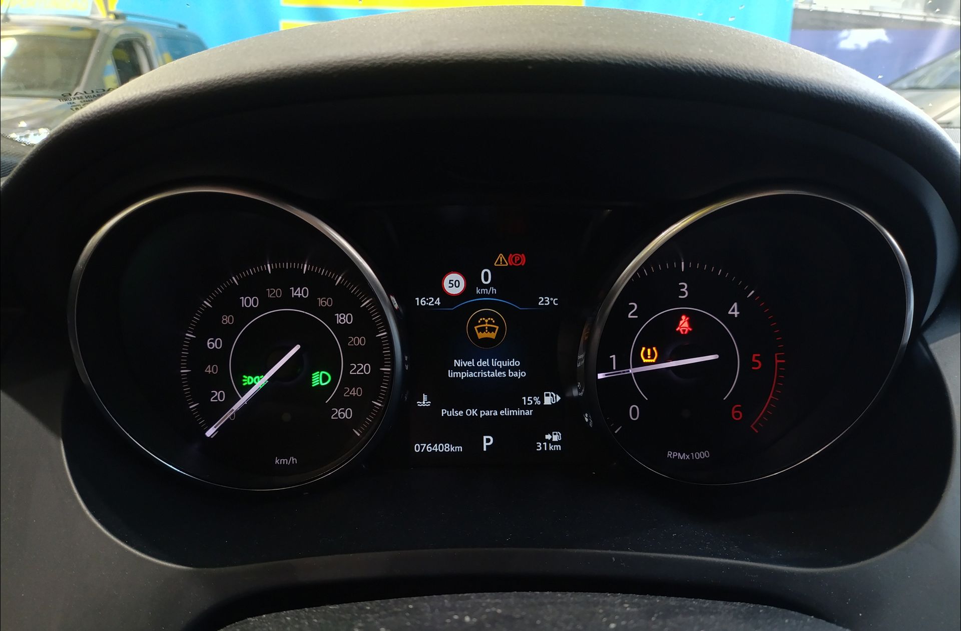 Jaguar E-Pace 2.0D R-Dynamic 4WD - foto 23