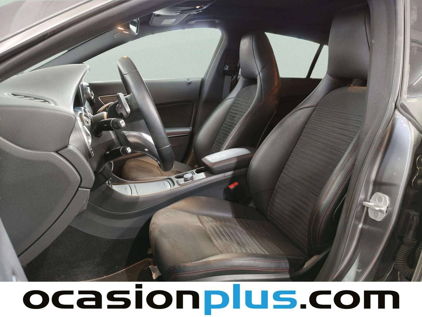 Foto asientos delanteros Mercedes CLA Mercedes CLA Shooting Brake 200 CDI Urban (136 CV)