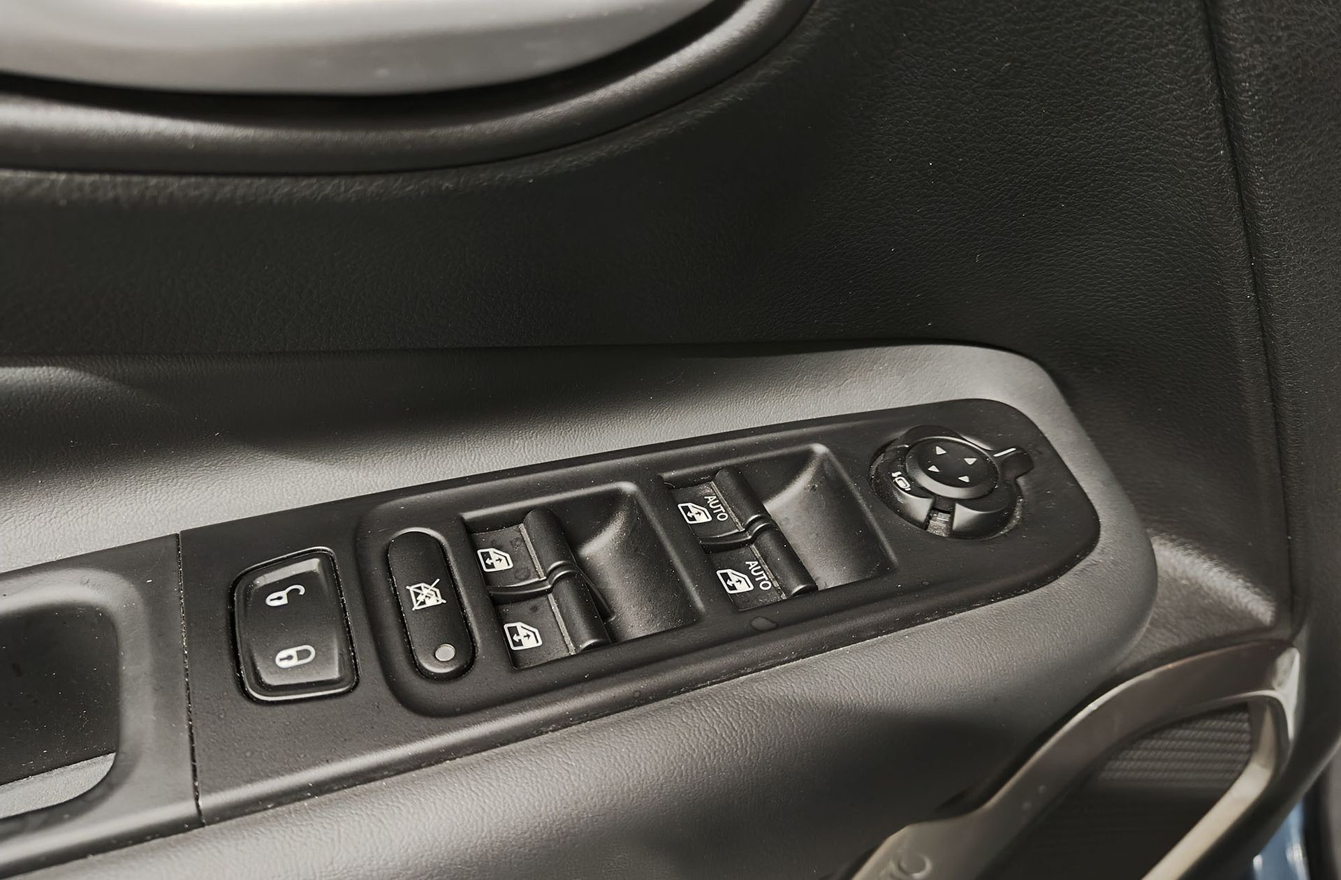 Jeep Renegade eHybrid 1.5 Limited ATX - foto 35