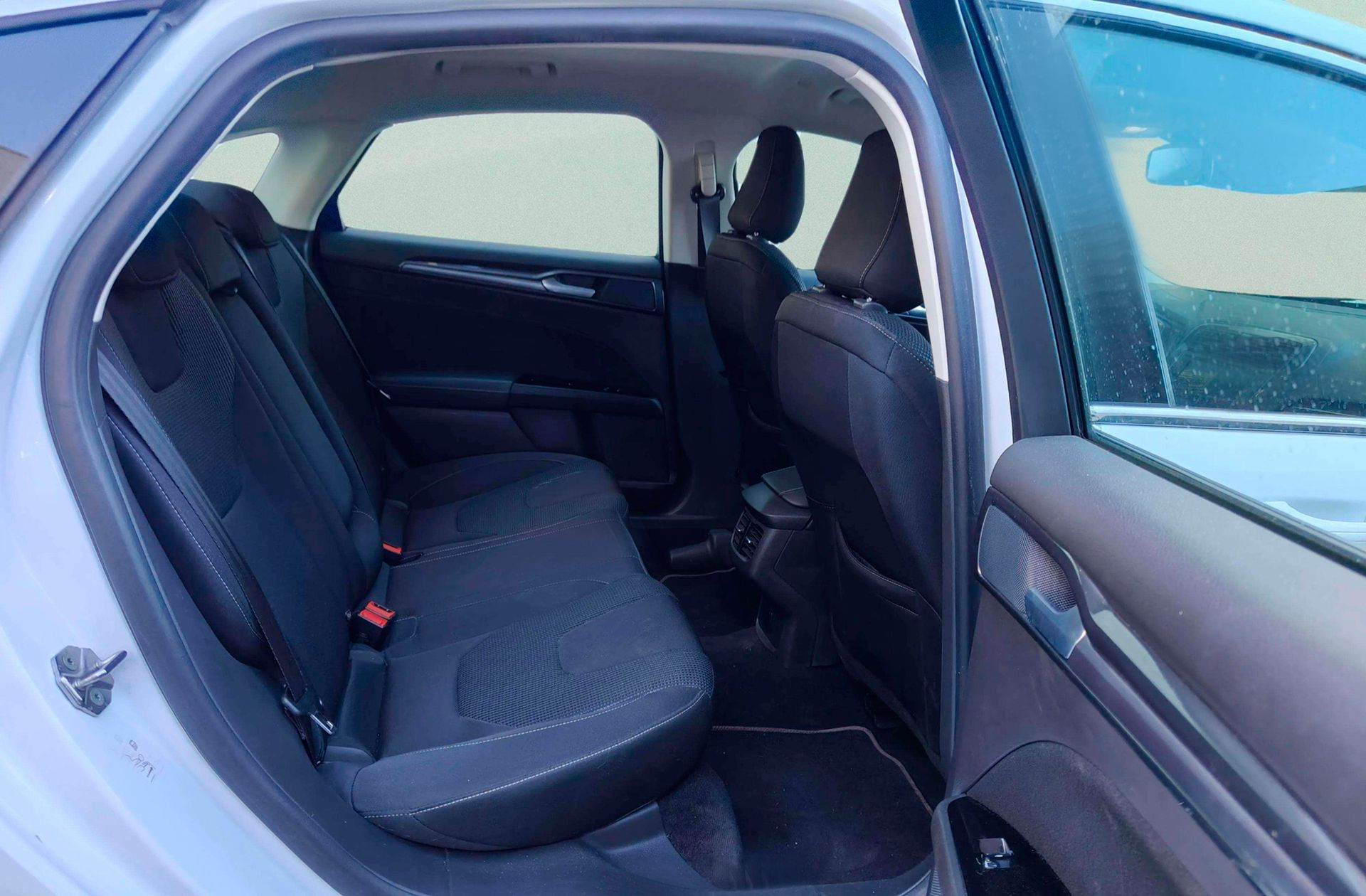 Ford Mondeo 2.0 Híbrido HEV Sedan Titanium - foto 16