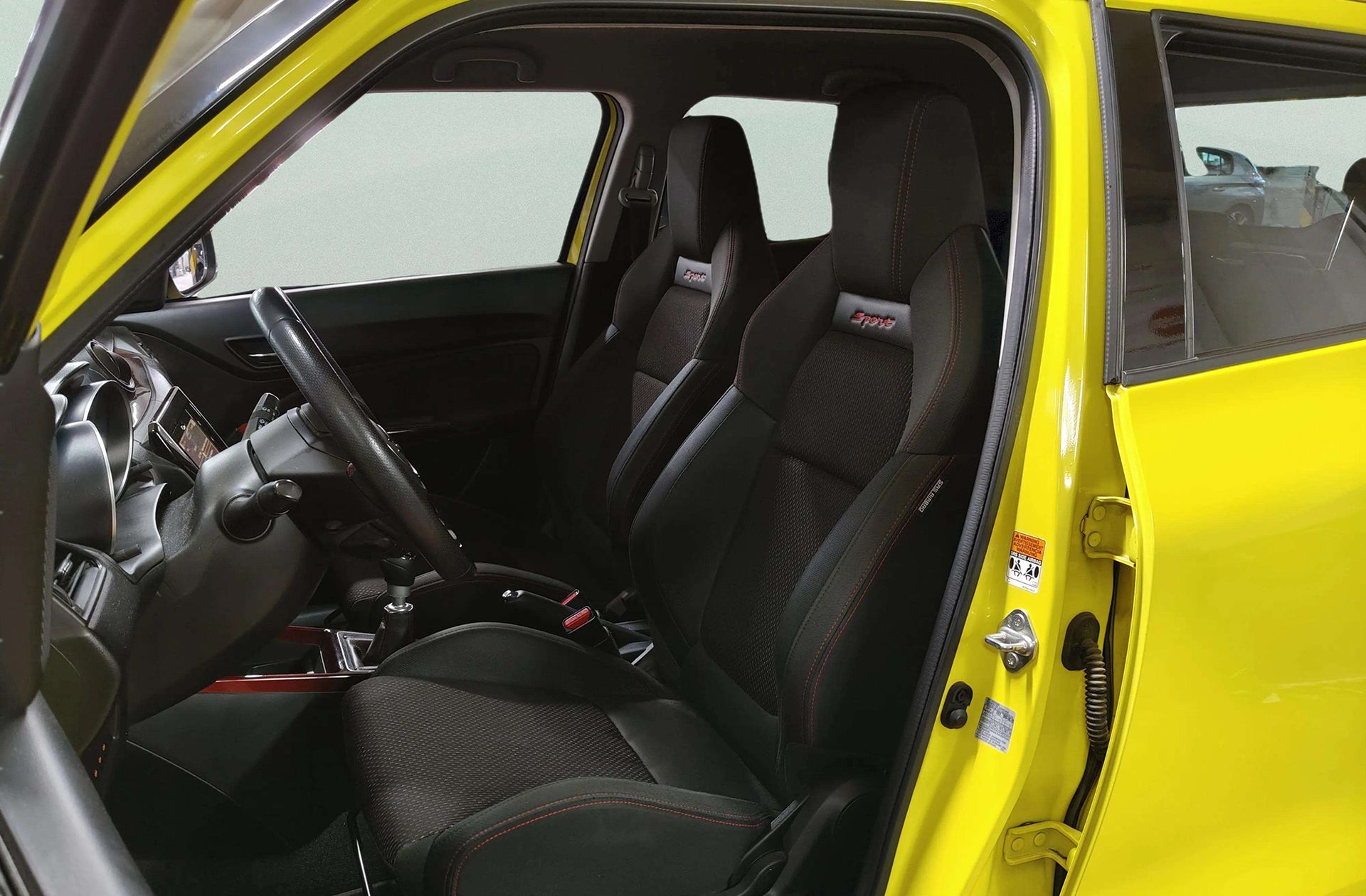 Suzuki Swift 1.4T Sport - foto 15