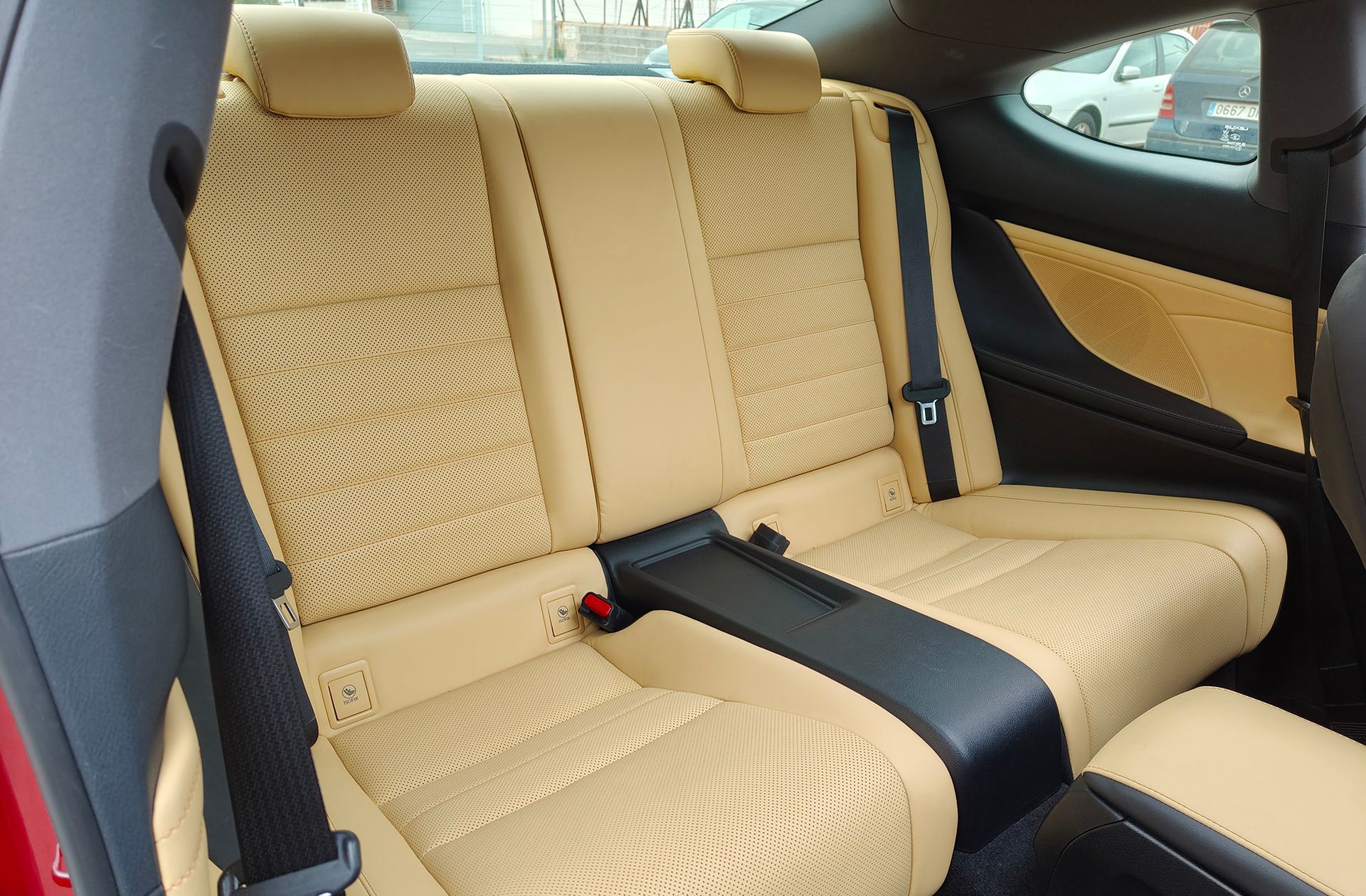 Lexus RC 300h Executive - foto 17