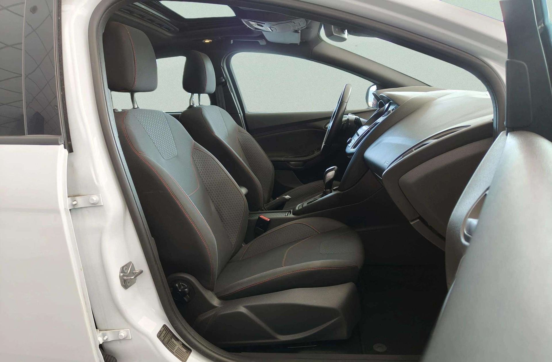 Ford Focus 1.5 EcoBoost ST-Line - foto 22
