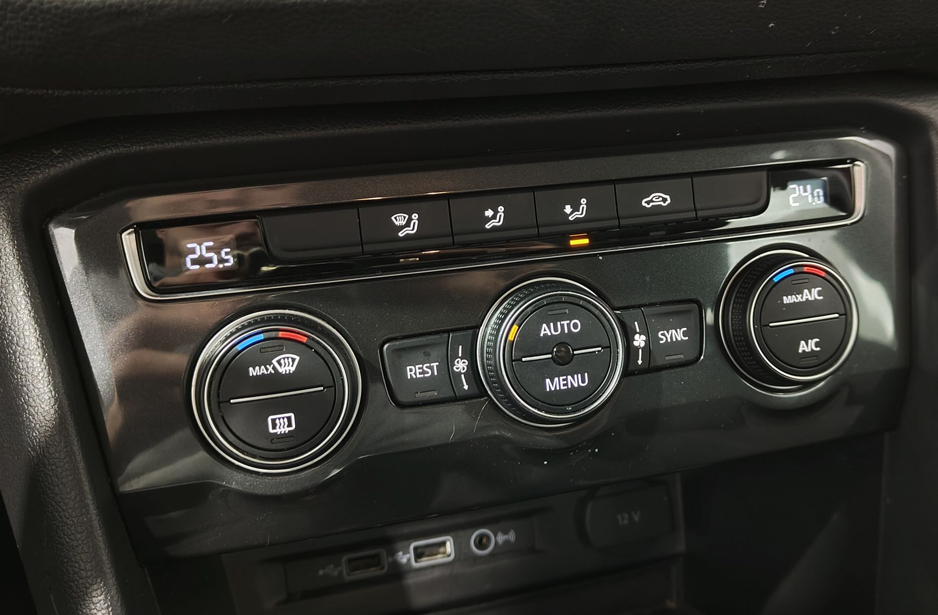 Volkswagen Tiguan Edition 1.4 TSI - foto 27