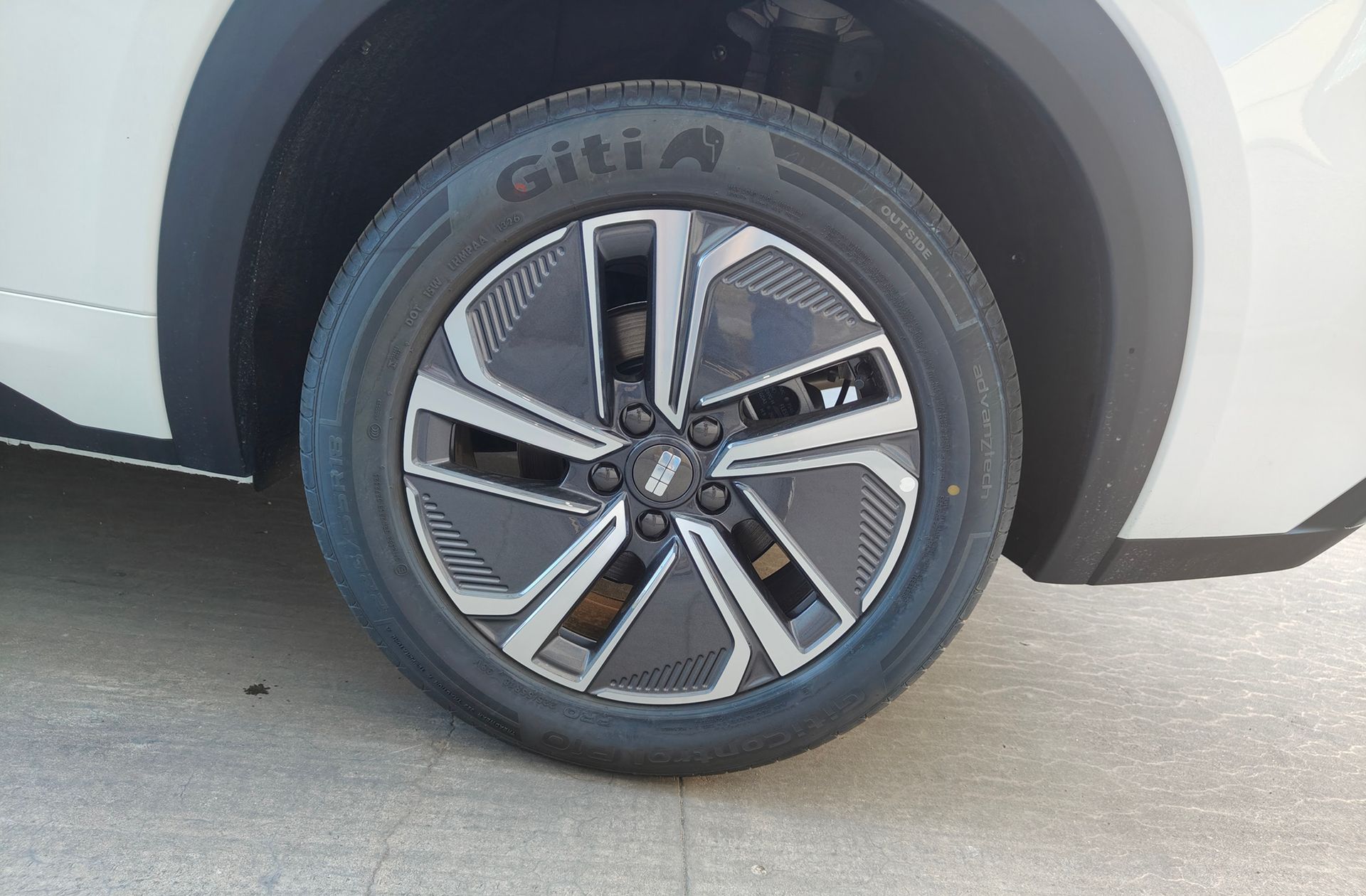 Geely Starray EM-i 1.5 PHEV Pro - foto 35