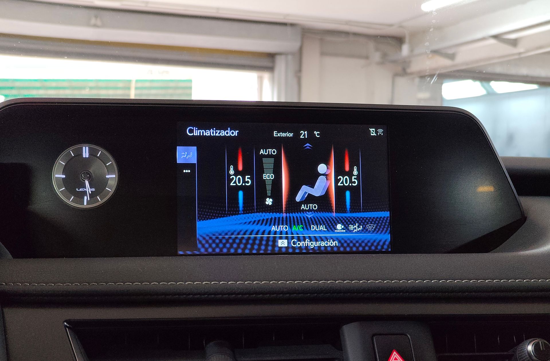 Lexus UX 250h Business 2WD - foto 28