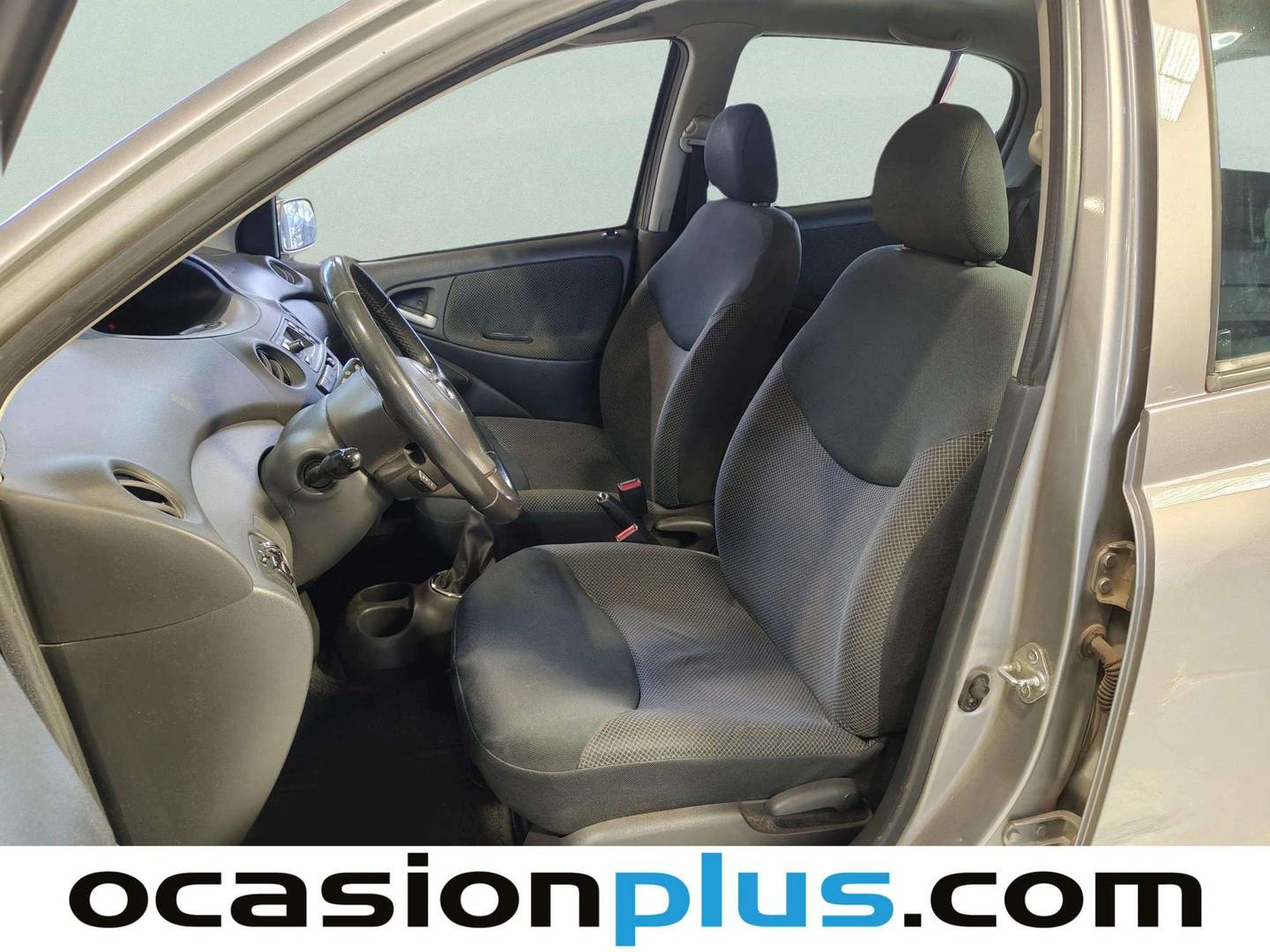Foto asientos delanteros Toyota Yaris Toyota Yaris 1.3 VVT-i Sol (87 CV)