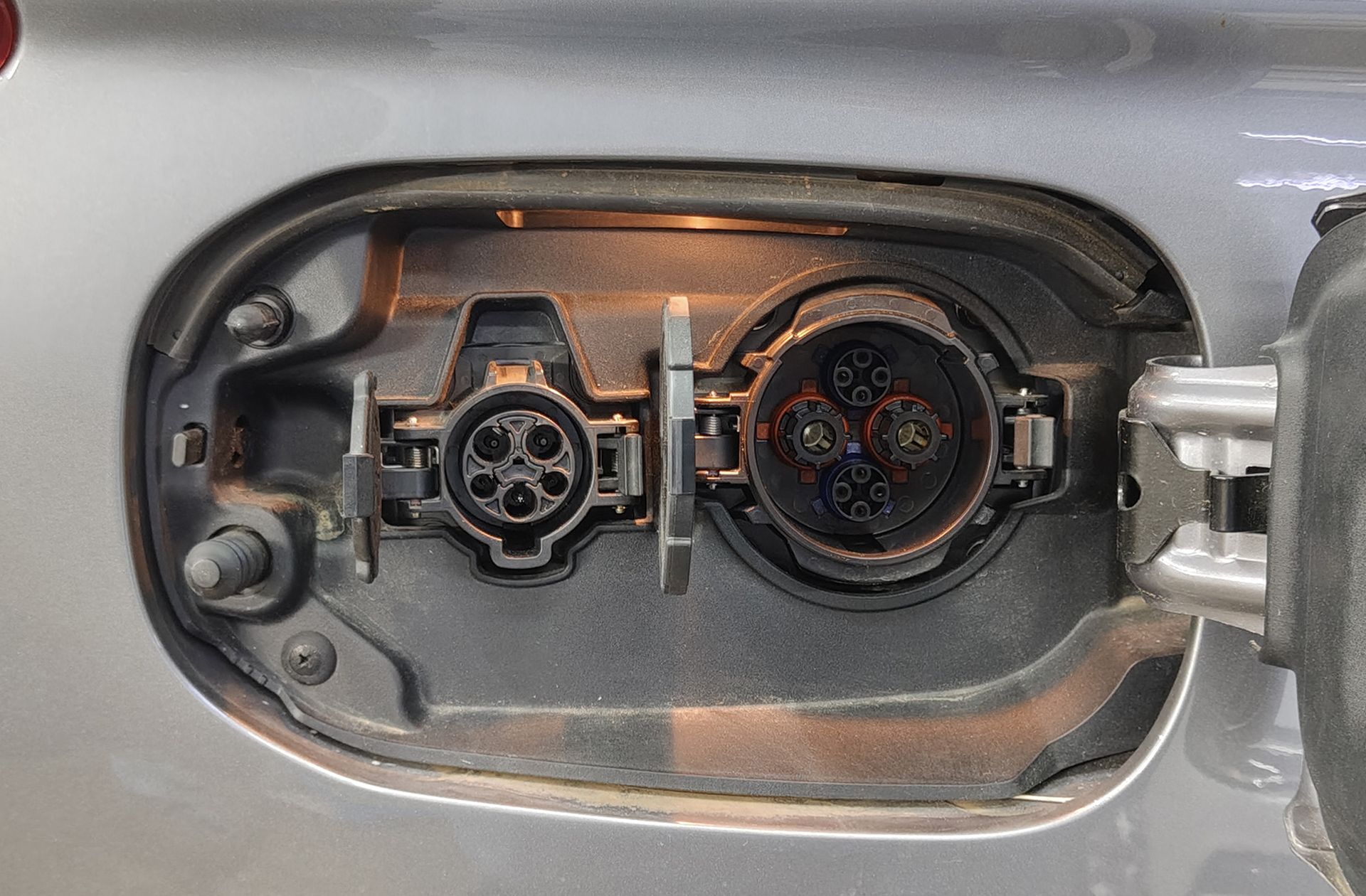 Mitsubishi Outlander 2.0 PHEV Kaiteki 4WD - foto 46
