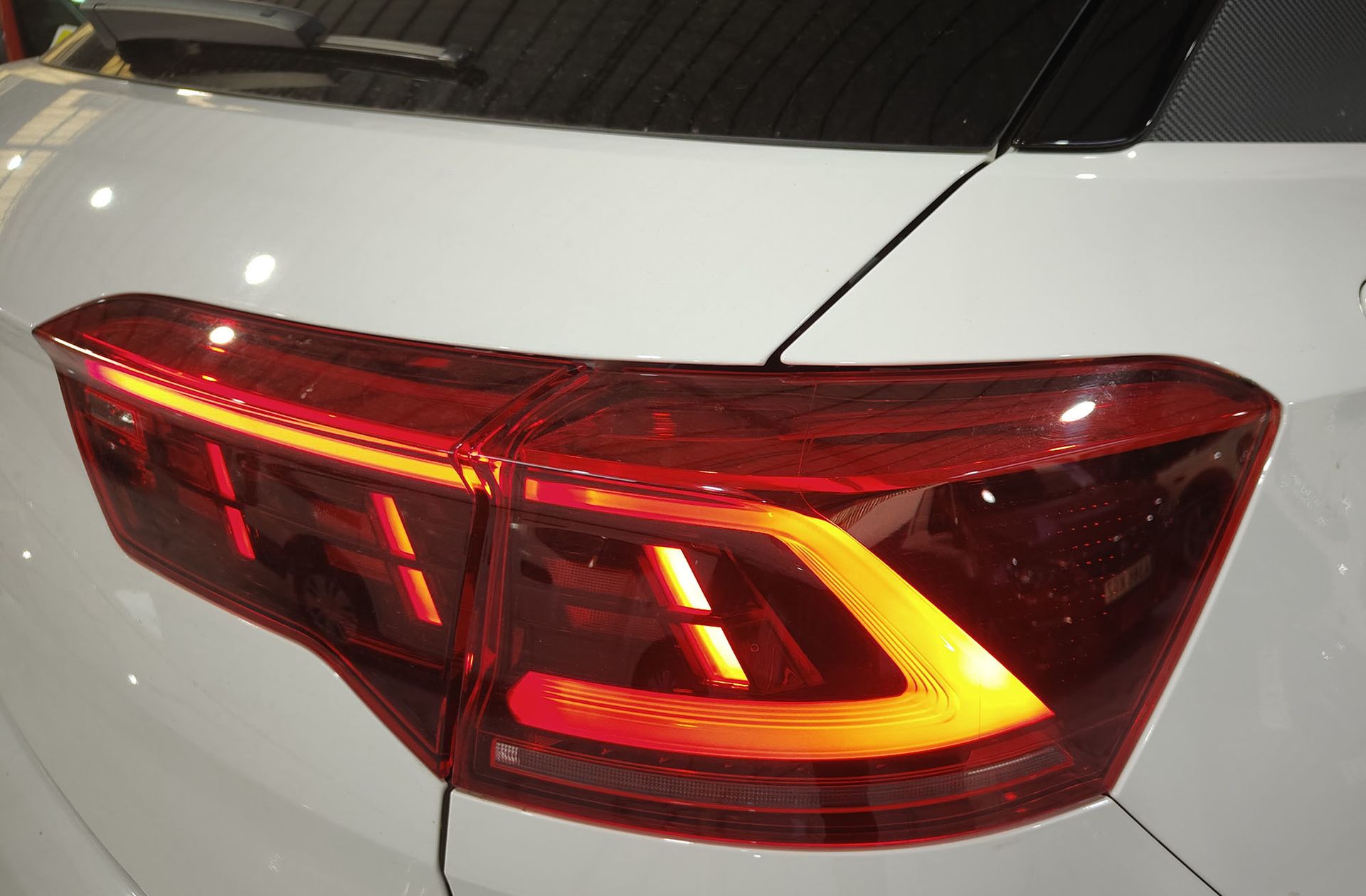Volkswagen T-Roc Dark Line 1.5 TSI DSG - foto 17