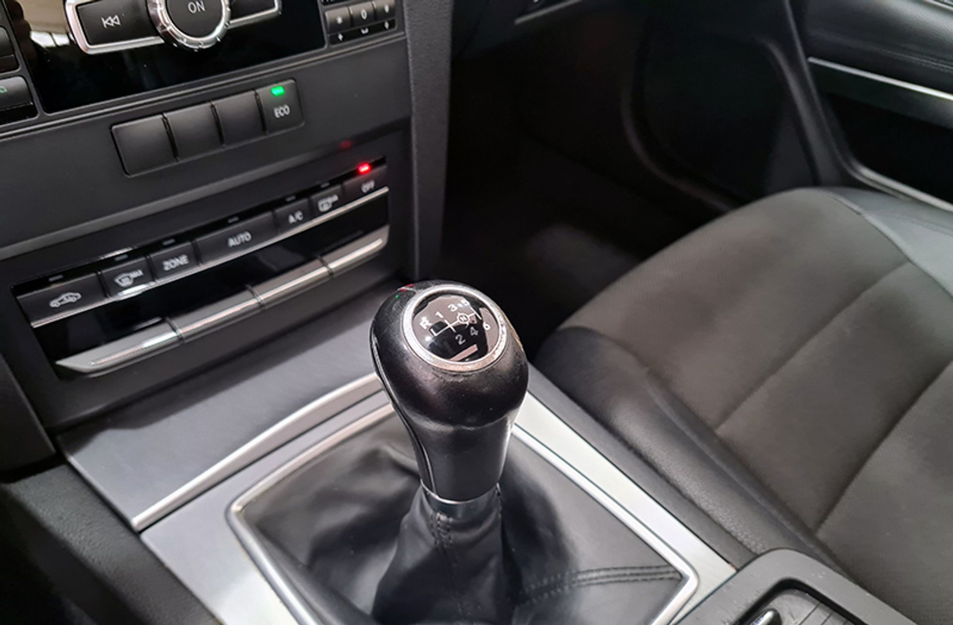 Mercedes-Benz Clase E E 220 CDI Coupe Blue Efficiency Avantgarde - foto 5