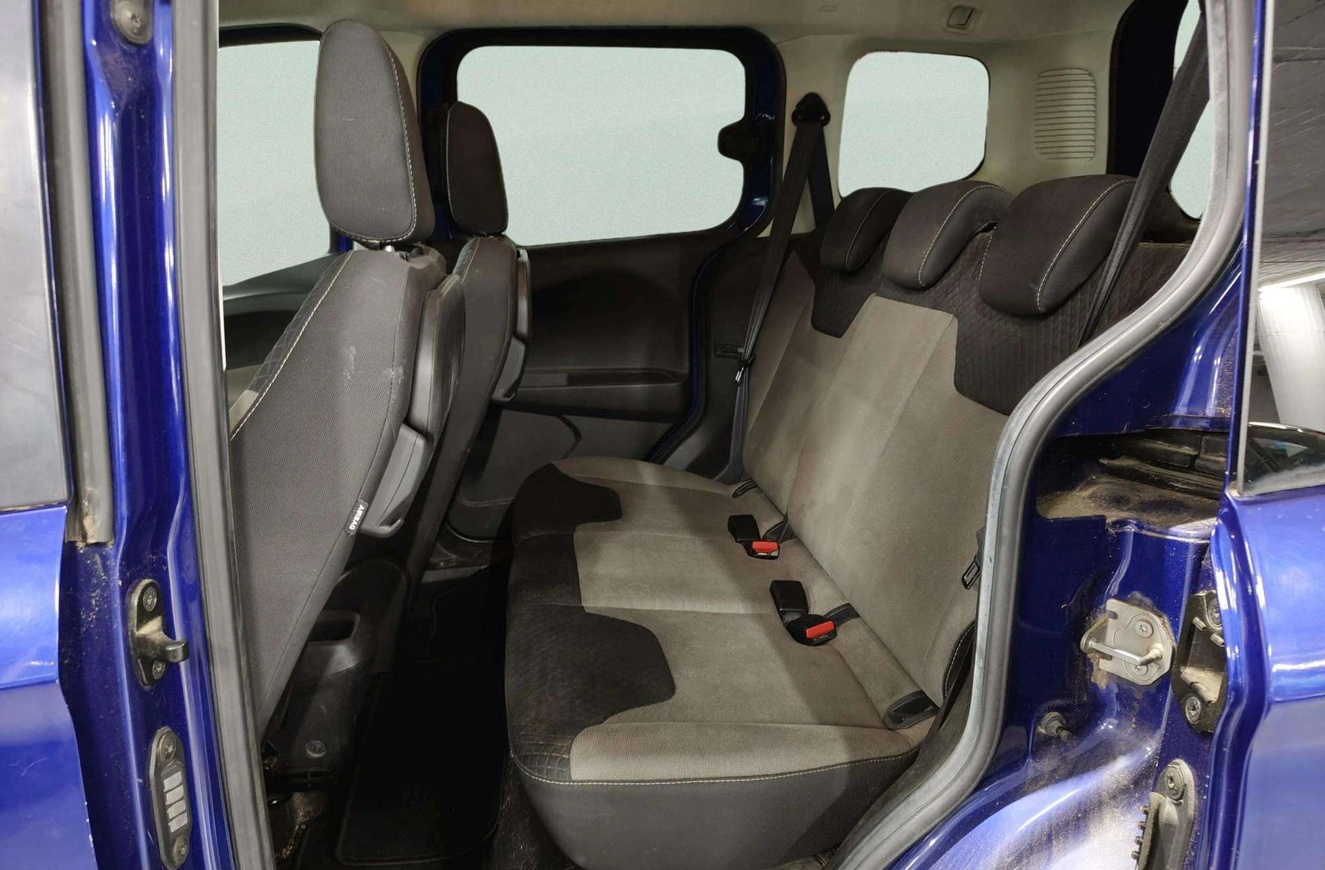 Ford Tourneo Courier 1.0 EcoBoost Trend - foto 10