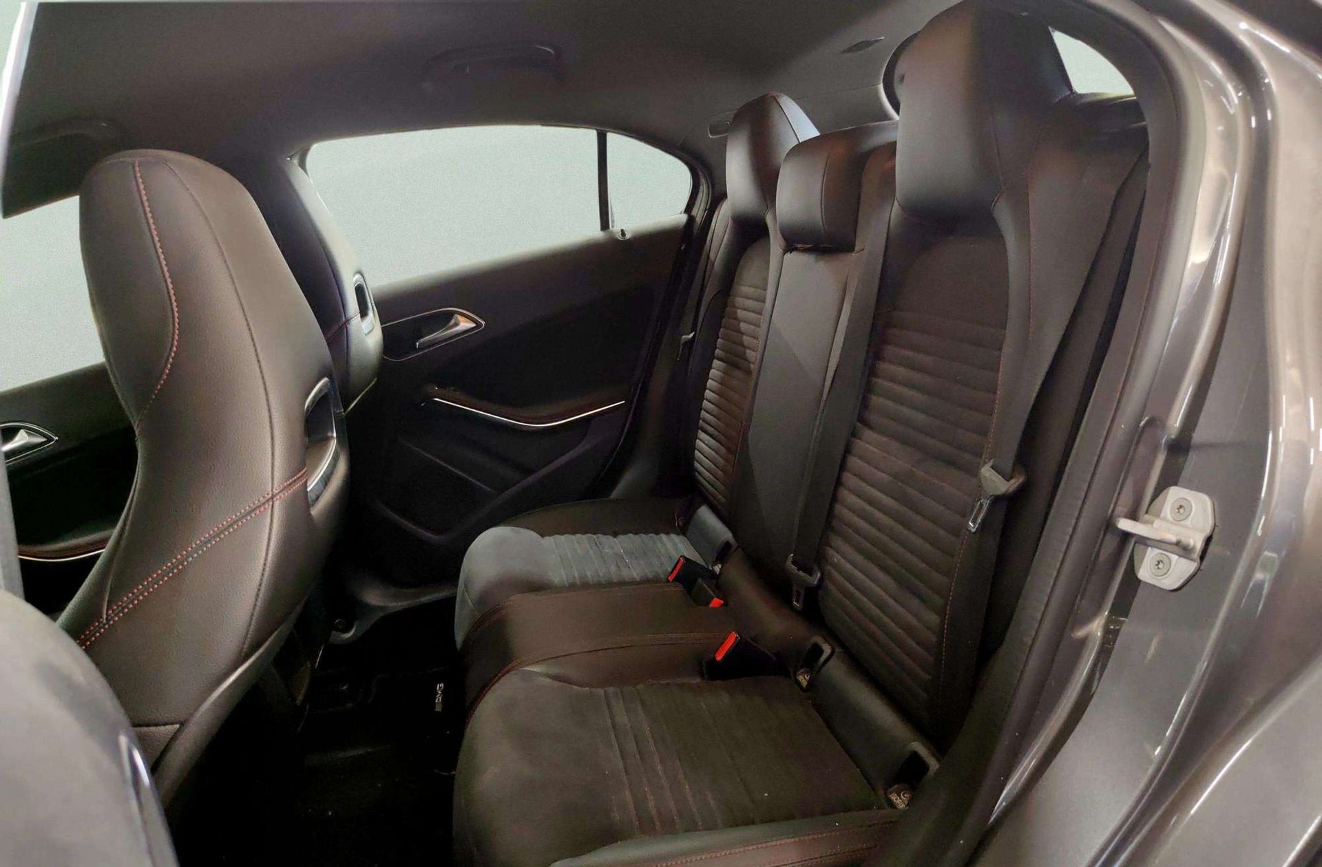 Mercedes-Benz Clase A 200 d Pack AMG - foto 11