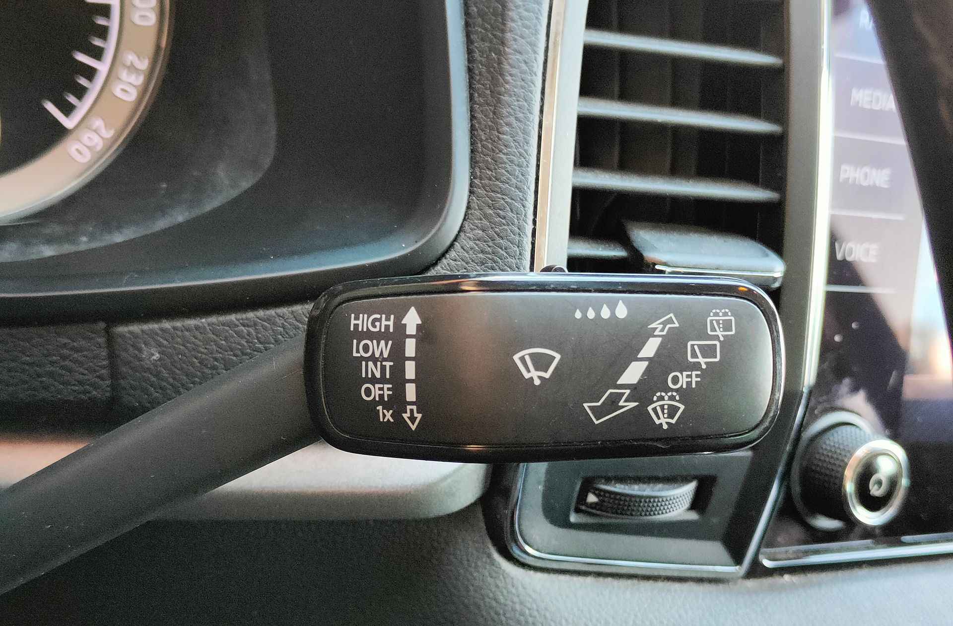 Škoda Karoq 1.0 TSI Ambition - foto 27