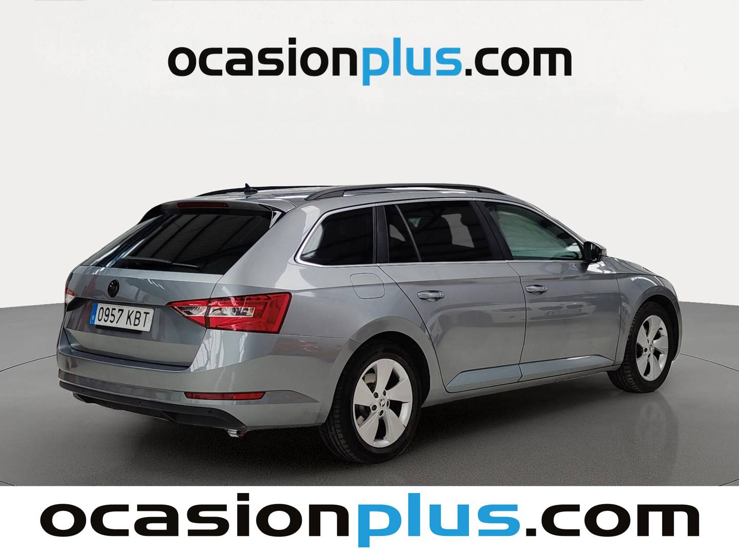 Foto trasera Skoda Superb Skoda Superb Combi 1.6 TDI Ambition DSG (120 CV) derecha