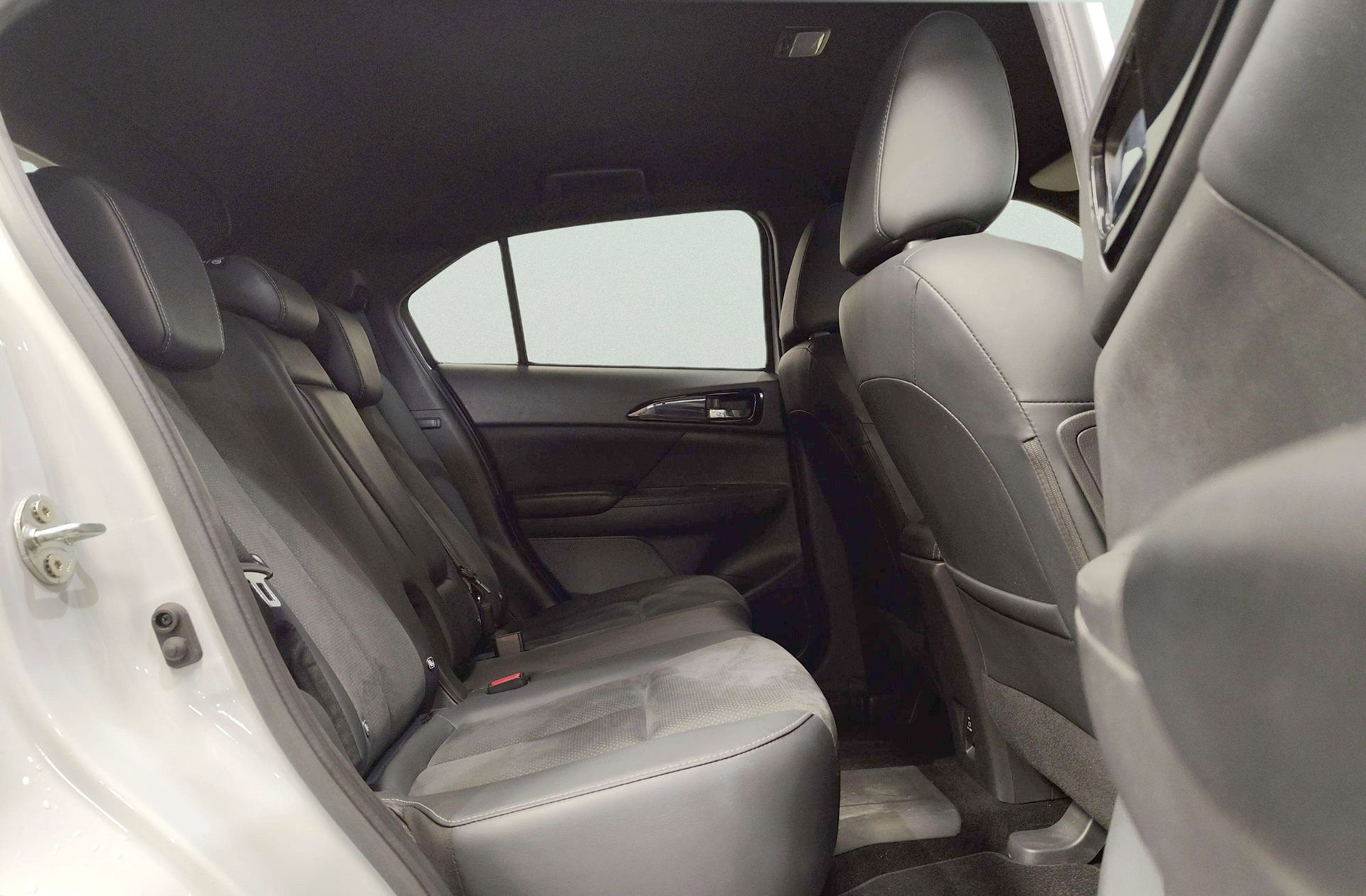 Mitsubishi Eclipse Cross 2.4 PHEV Kaiteki 4WD - foto 18