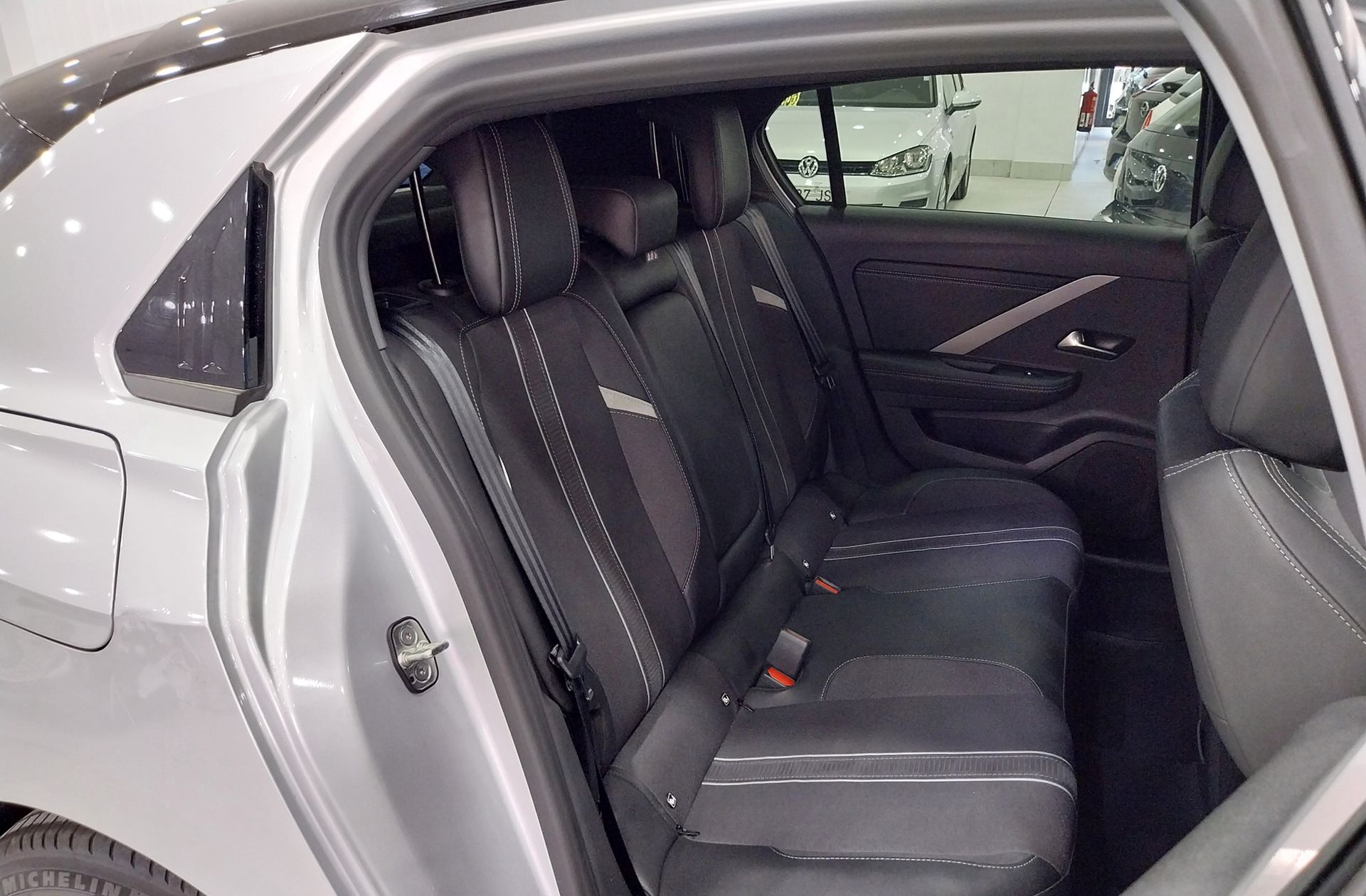 Opel Astra 1.2 Turbo XHT GS - foto 17