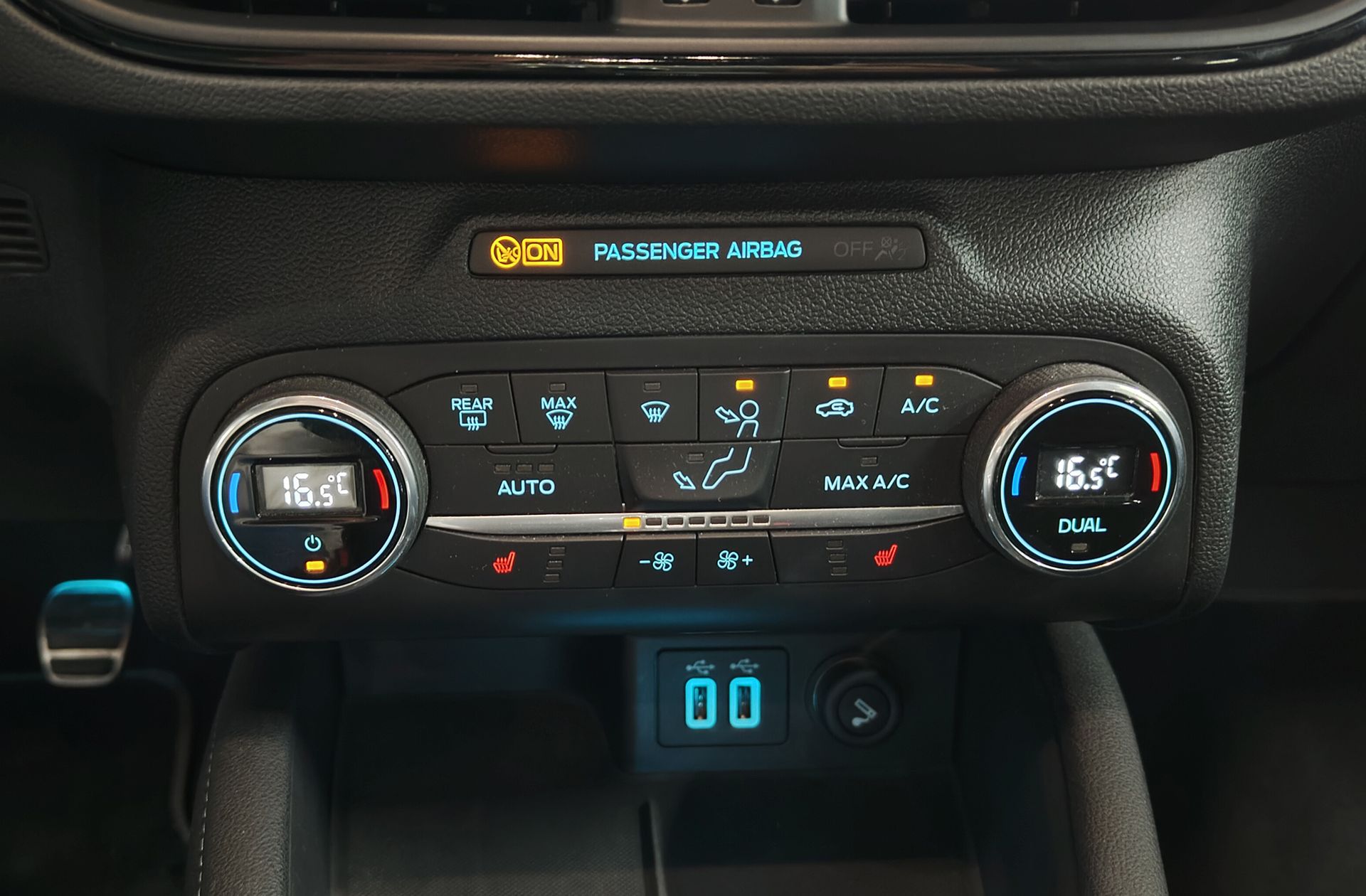 Ford Focus 2.3 EcoBoost ST 3 - foto 32
