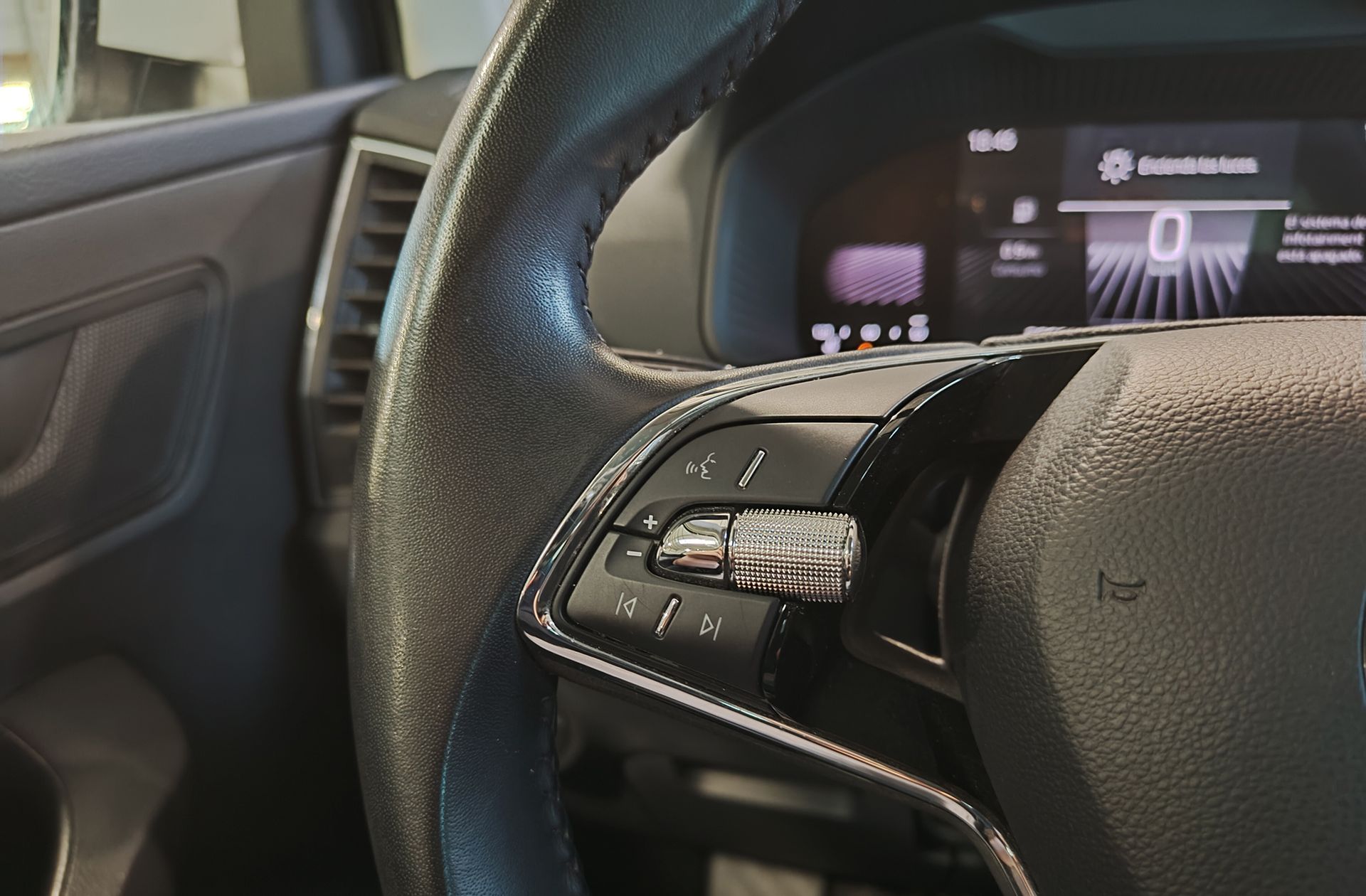 Škoda Karoq 2.0 TDI Selection - foto 26