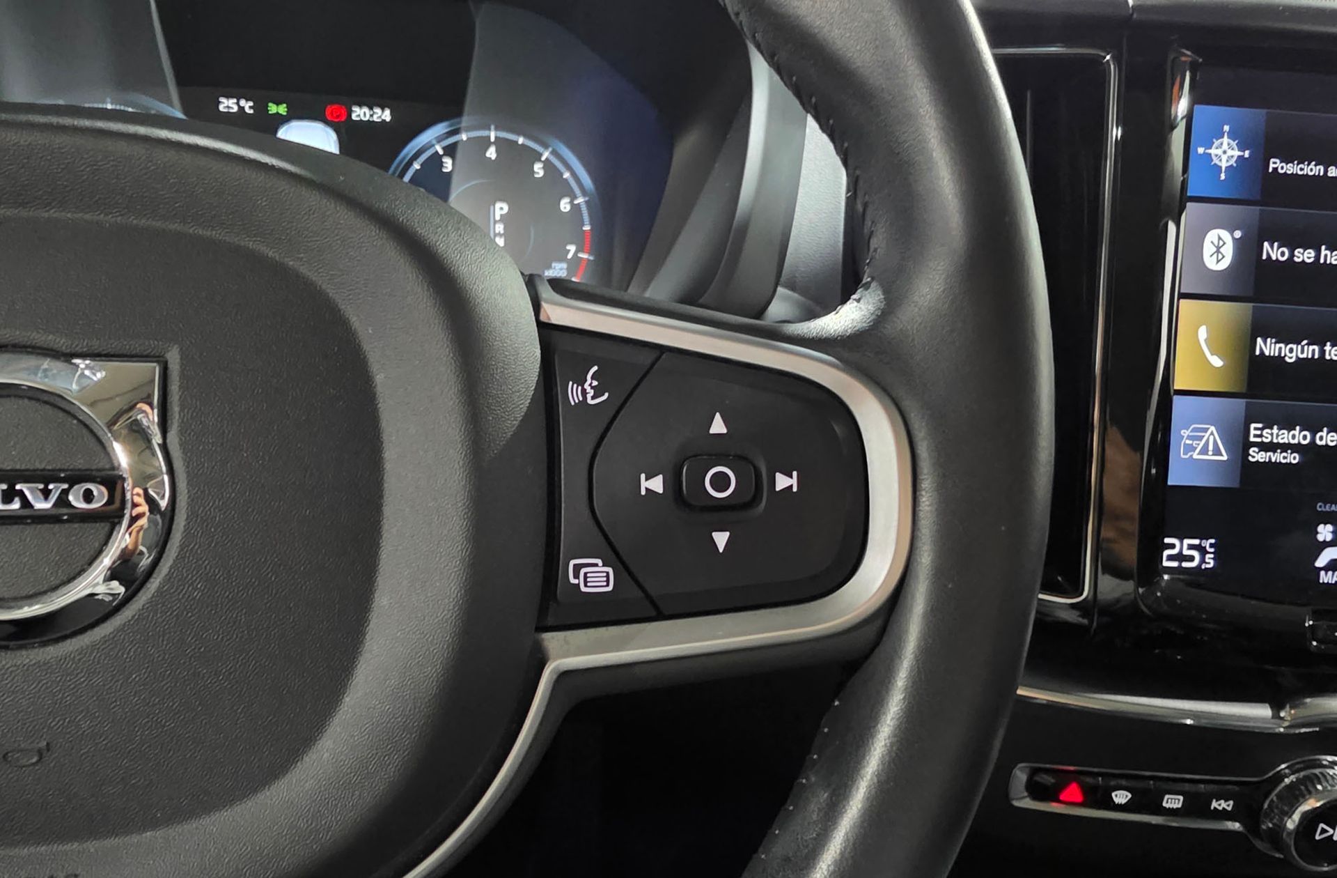 Volvo XC60 T4 Momentum - foto 28
