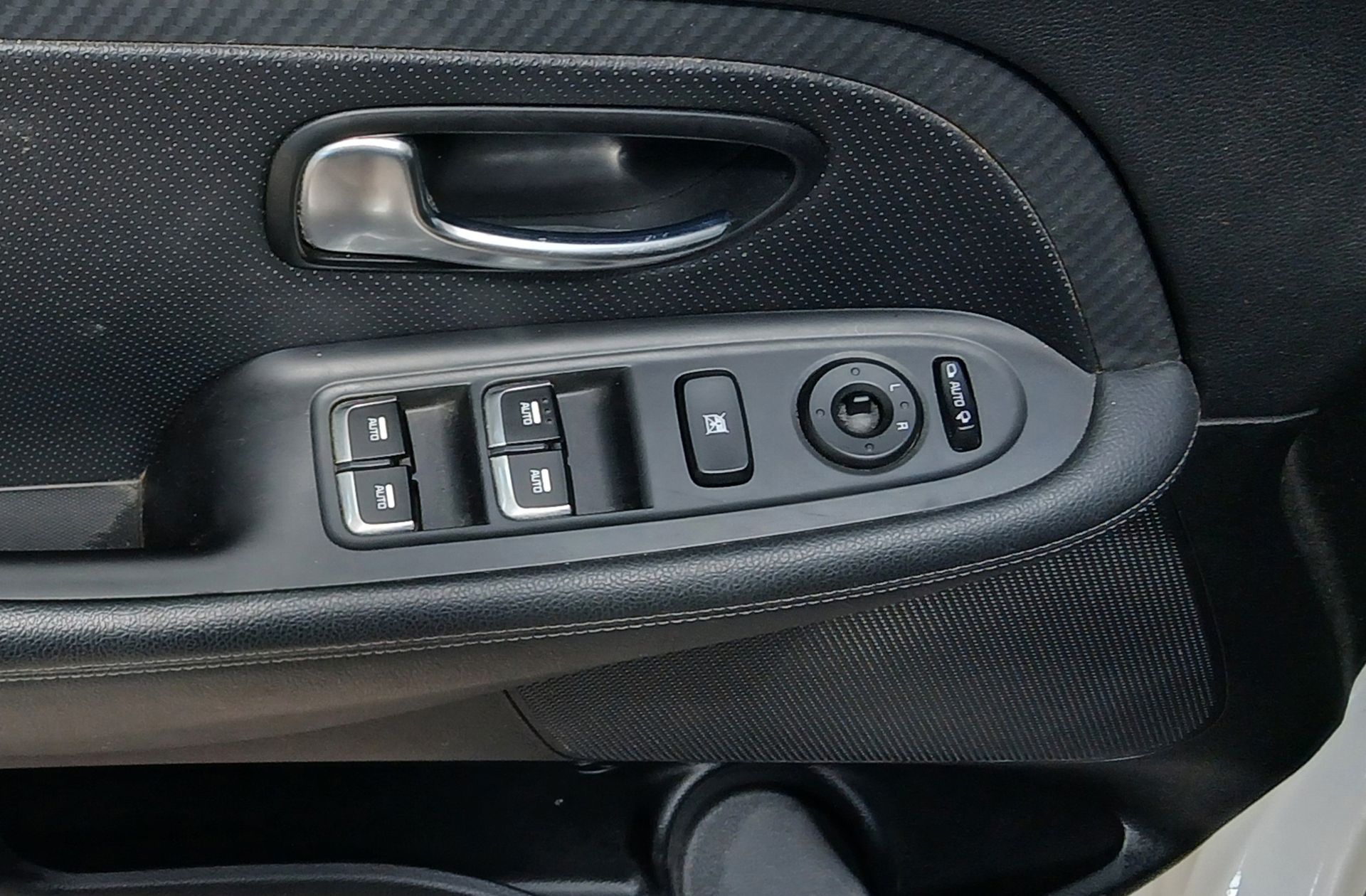 Kia Carens 1.6 GDi Drive 7 plazas - foto 38