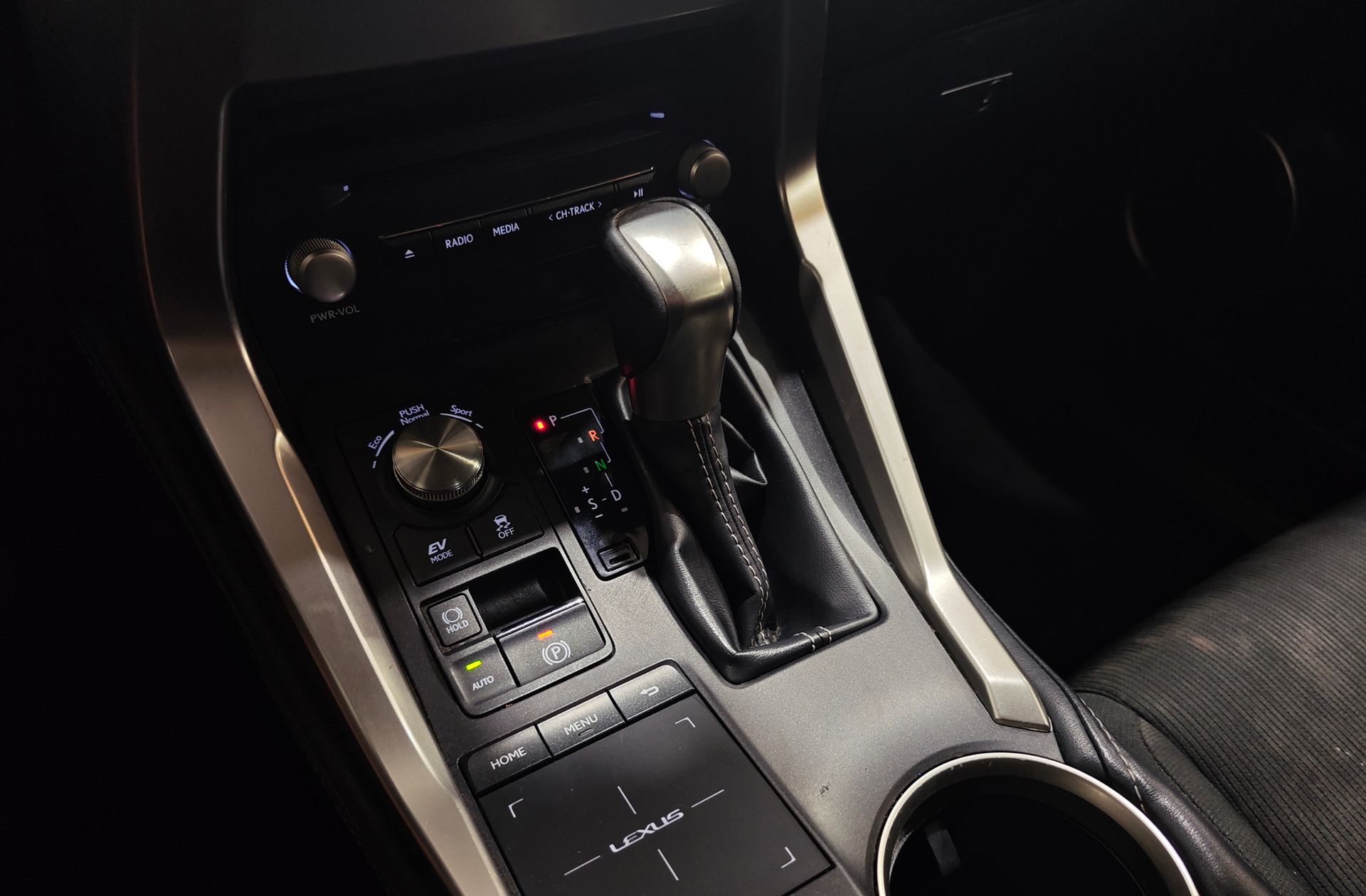 Lexus NX 300h Business 2WD - foto 5