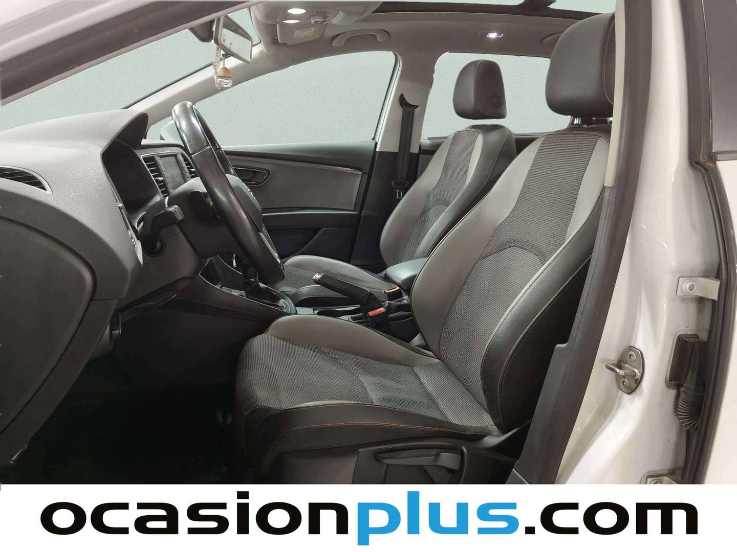 Foto asientos delanteros Seat León Seat León ST 2.0 TDI S&S X-perience 4Drive DSG6 (184 CV)