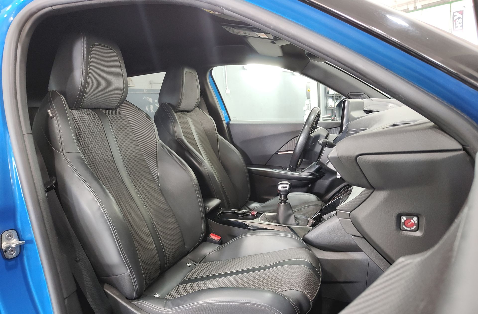 Peugeot 2008 PureTech 130 GT - foto 20