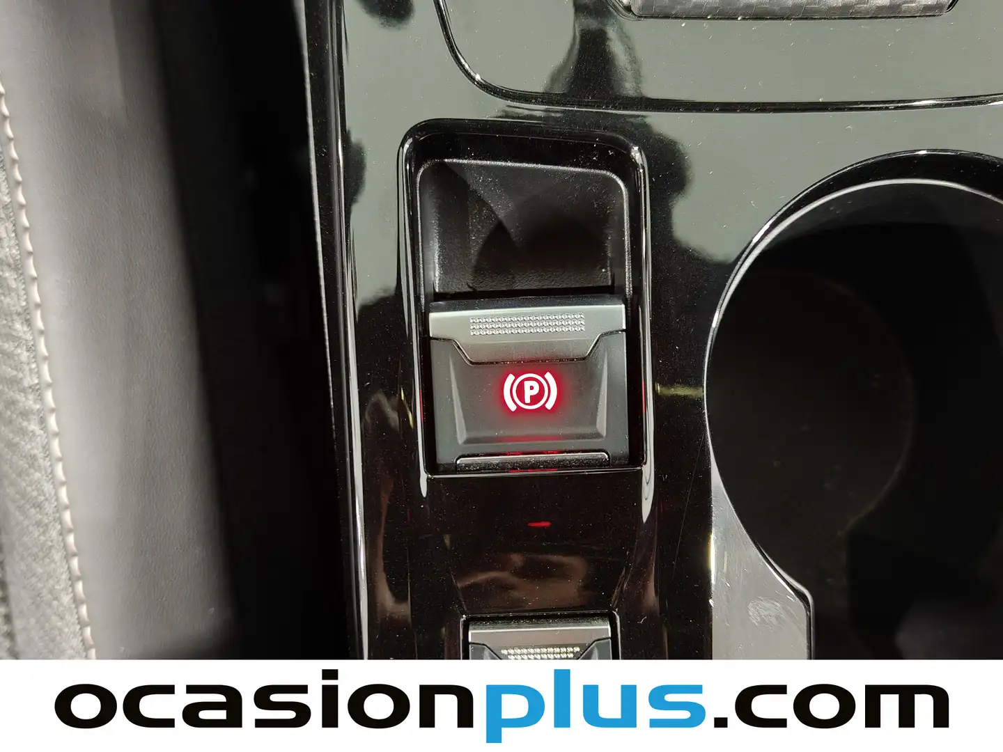 Foto Peugeot 2008 Peugeot 2008 Allure Hybrid eDCS6 (136 CV)