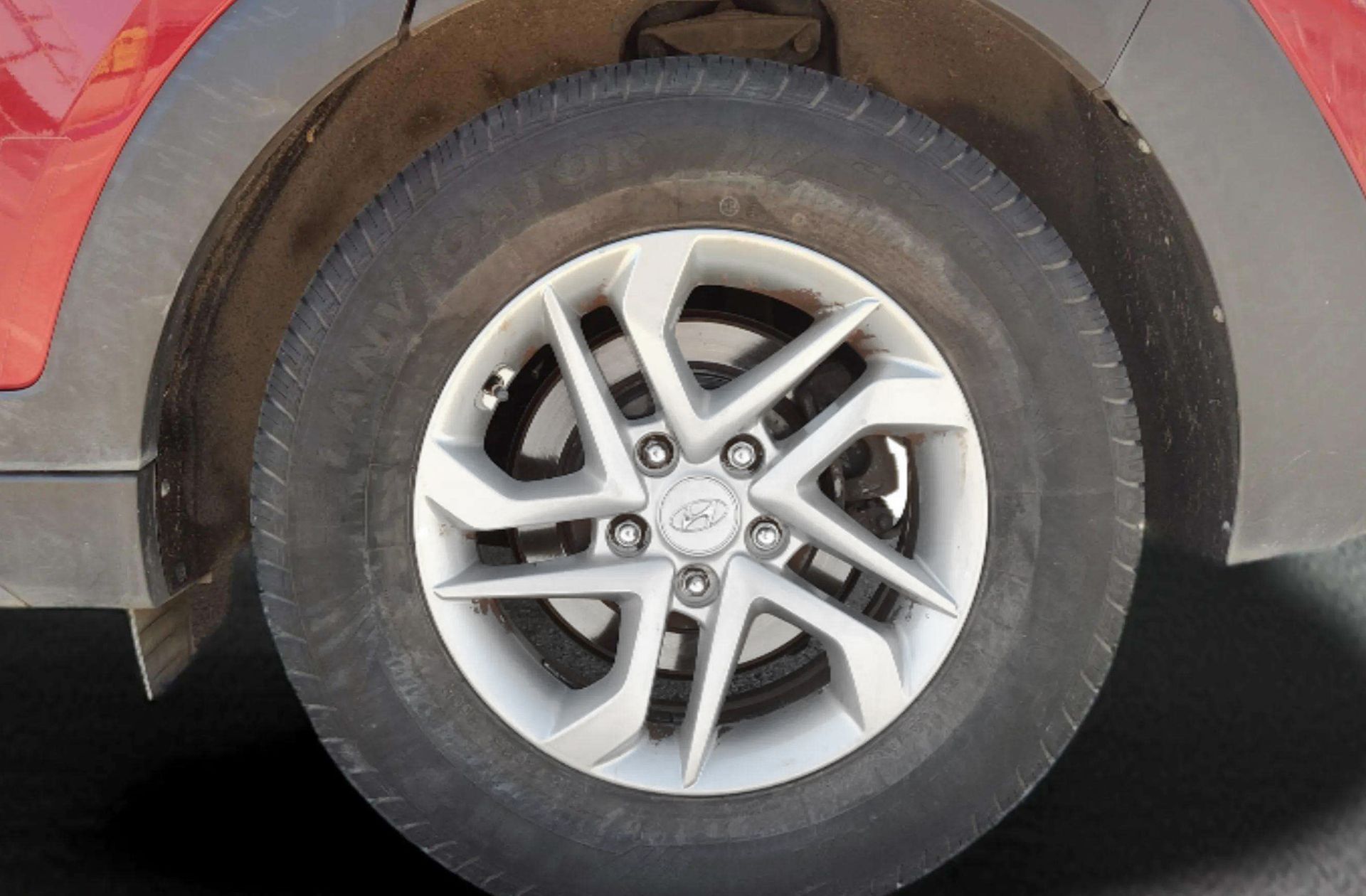 Hyundai Tucson 1.7 CRDi BlueDrive Essence 4x2 - foto 29