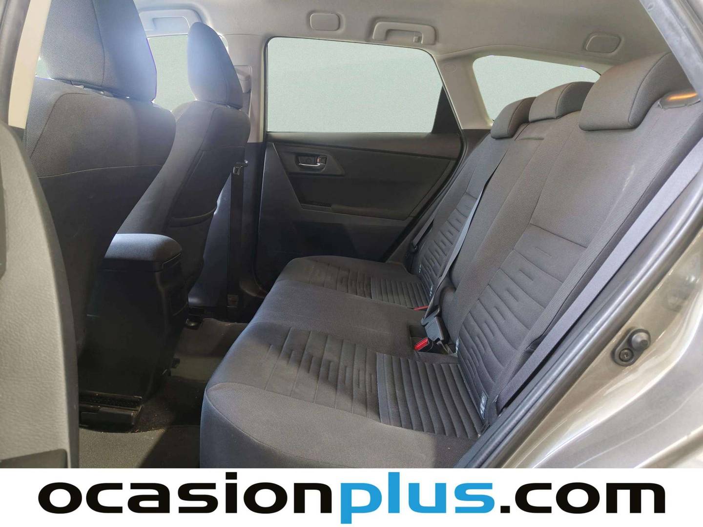 Foto asientos traseros Toyota Auris Toyota Auris 120T Touring Sports Active (116 CV)