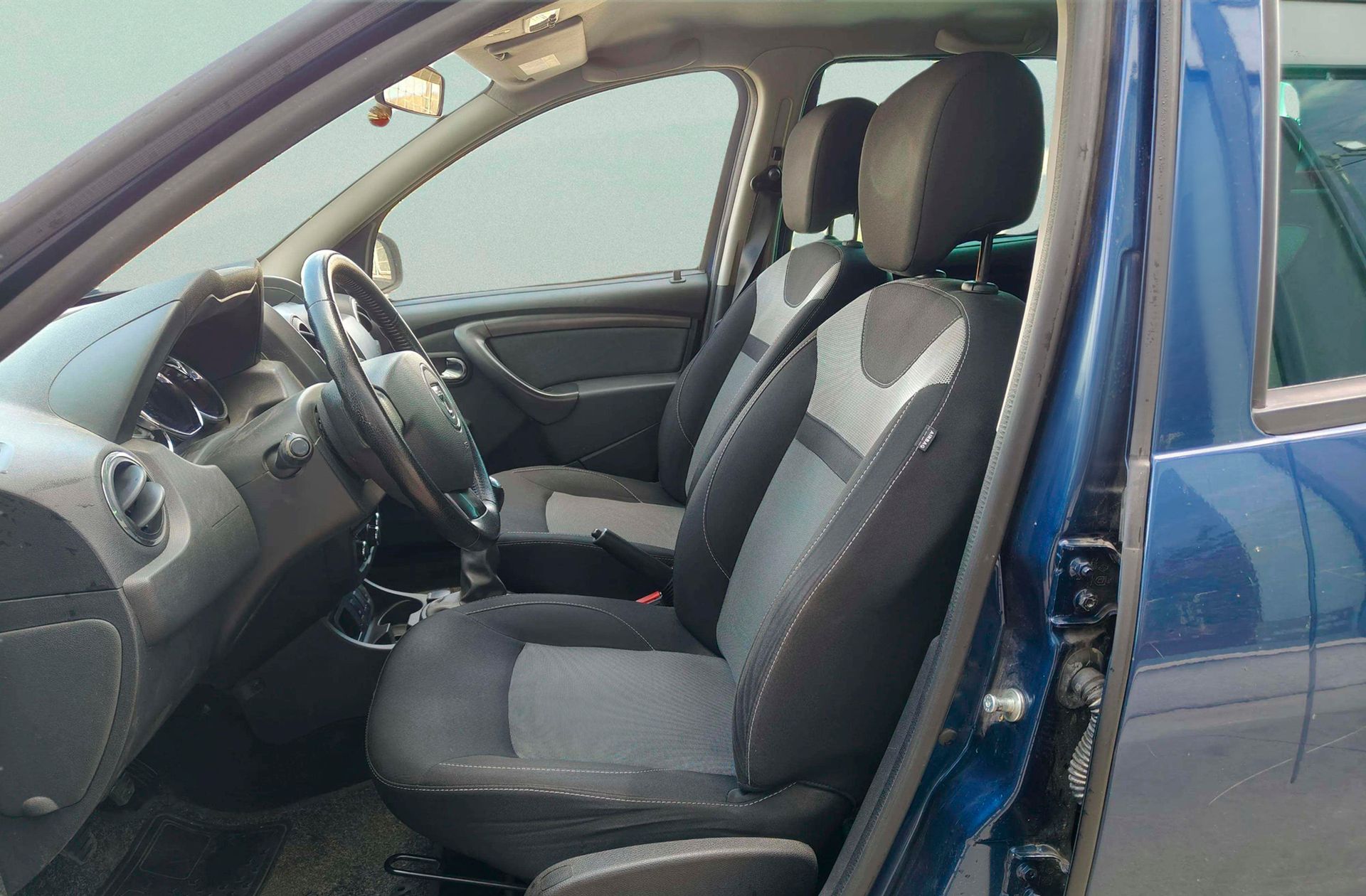 Dacia Duster Laureate TCe 4x2 - foto 9