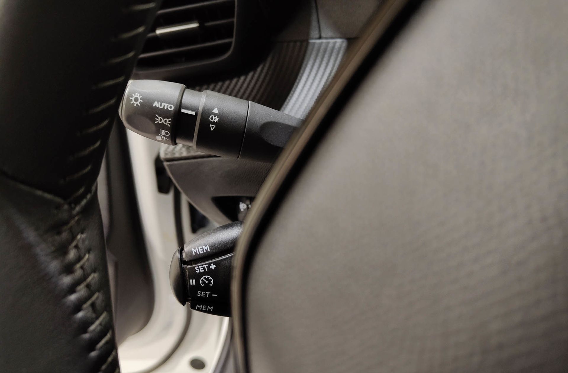 Peugeot 2008 PureTech 100 Allure Pack - foto 25