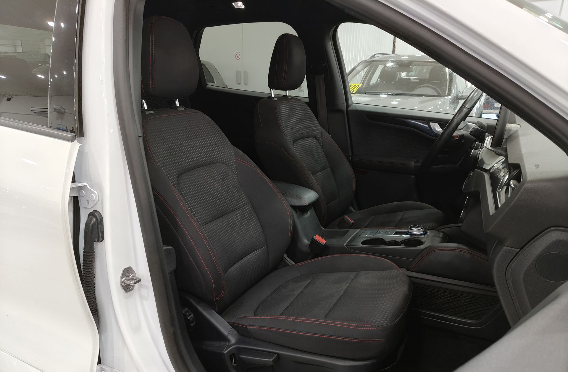Ford Kuga 1.5 EcoBlue ST-Line - foto 18