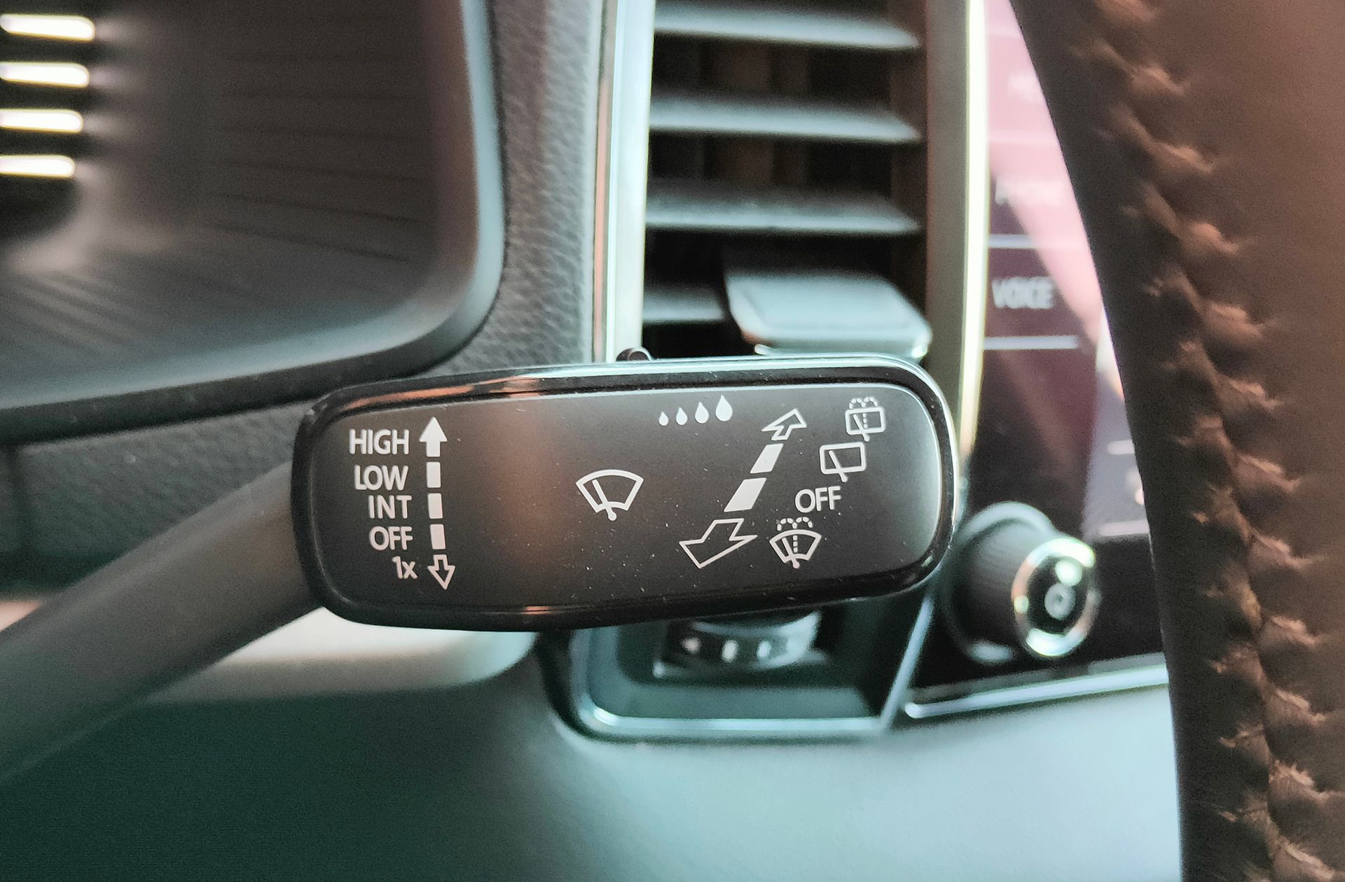 Škoda Karoq 1.5 TSI ACT Ambition DSG - foto 33