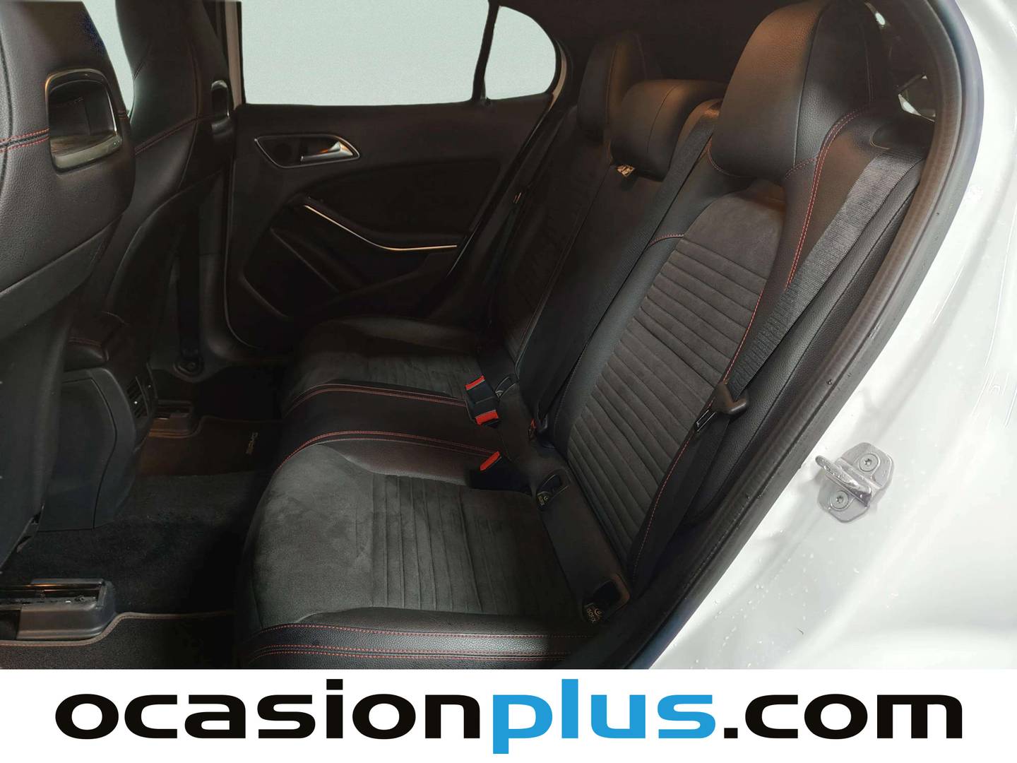 Foto asientos traseros Mercedes GLA Mercedes-Benz GLA GLA 200 (156 CV)