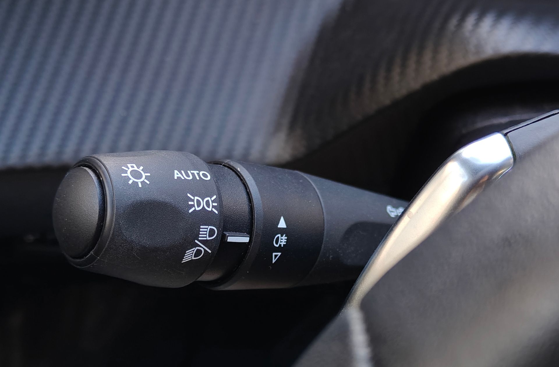 Peugeot 2008 Allure Hybrid eDCS6 - foto 20