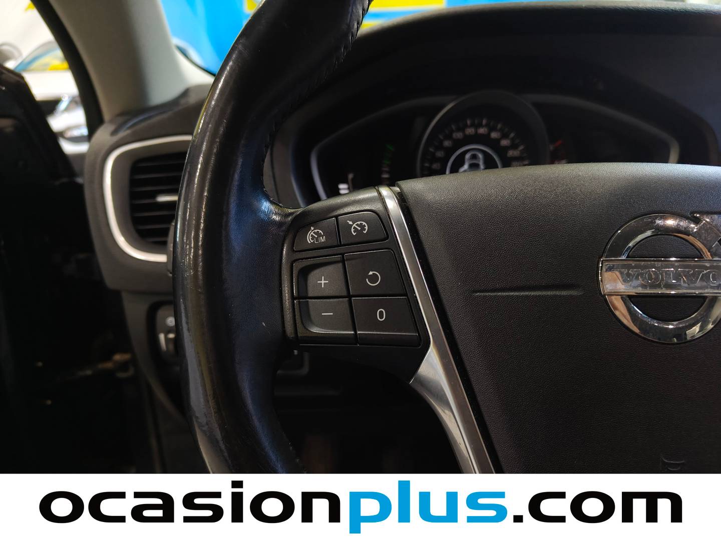 Extras y acabados del Volvo V40 Volvo V40 2.0 D3 Momentum (150 CV)