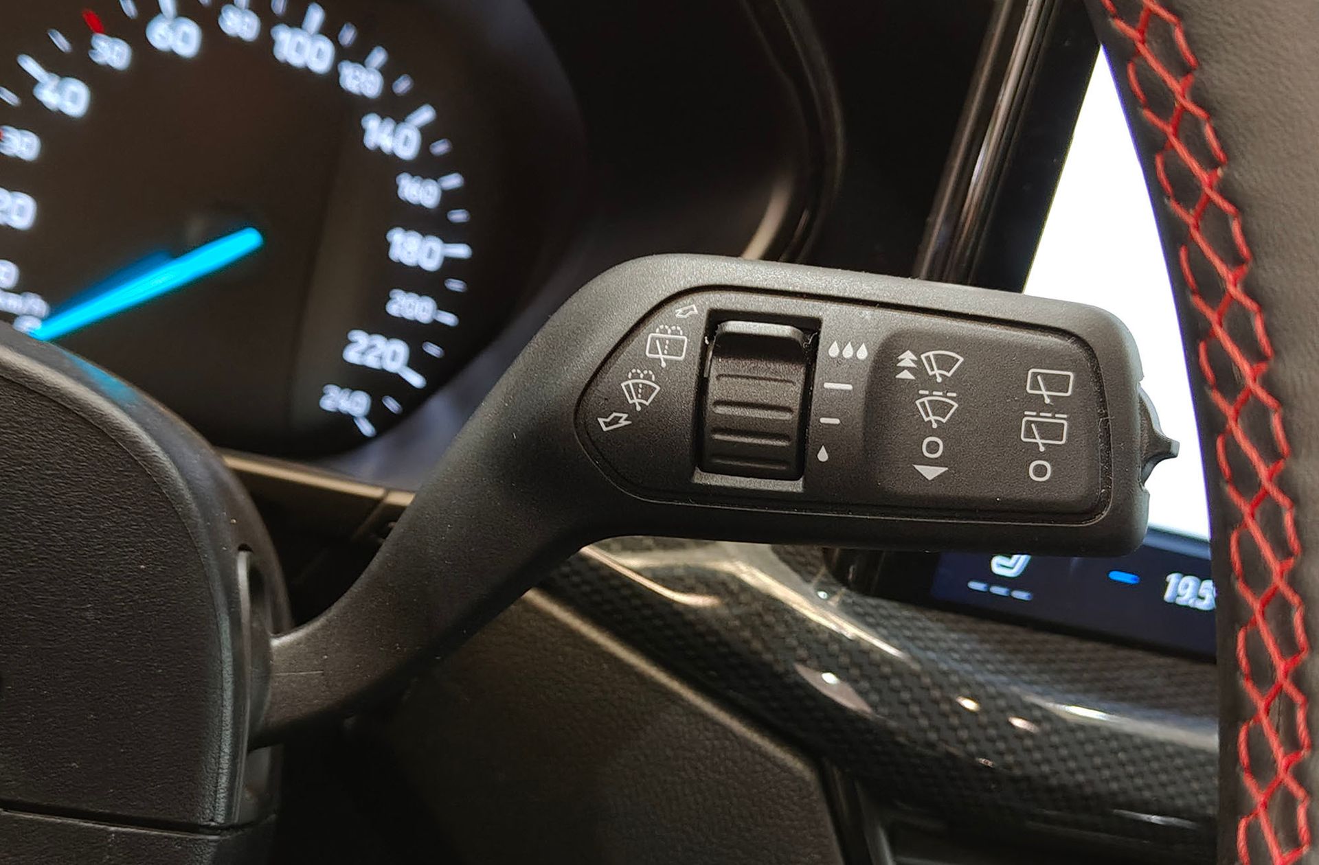 Ford Focus 1.0 EcoBoost MHEV ST-Line - foto 32