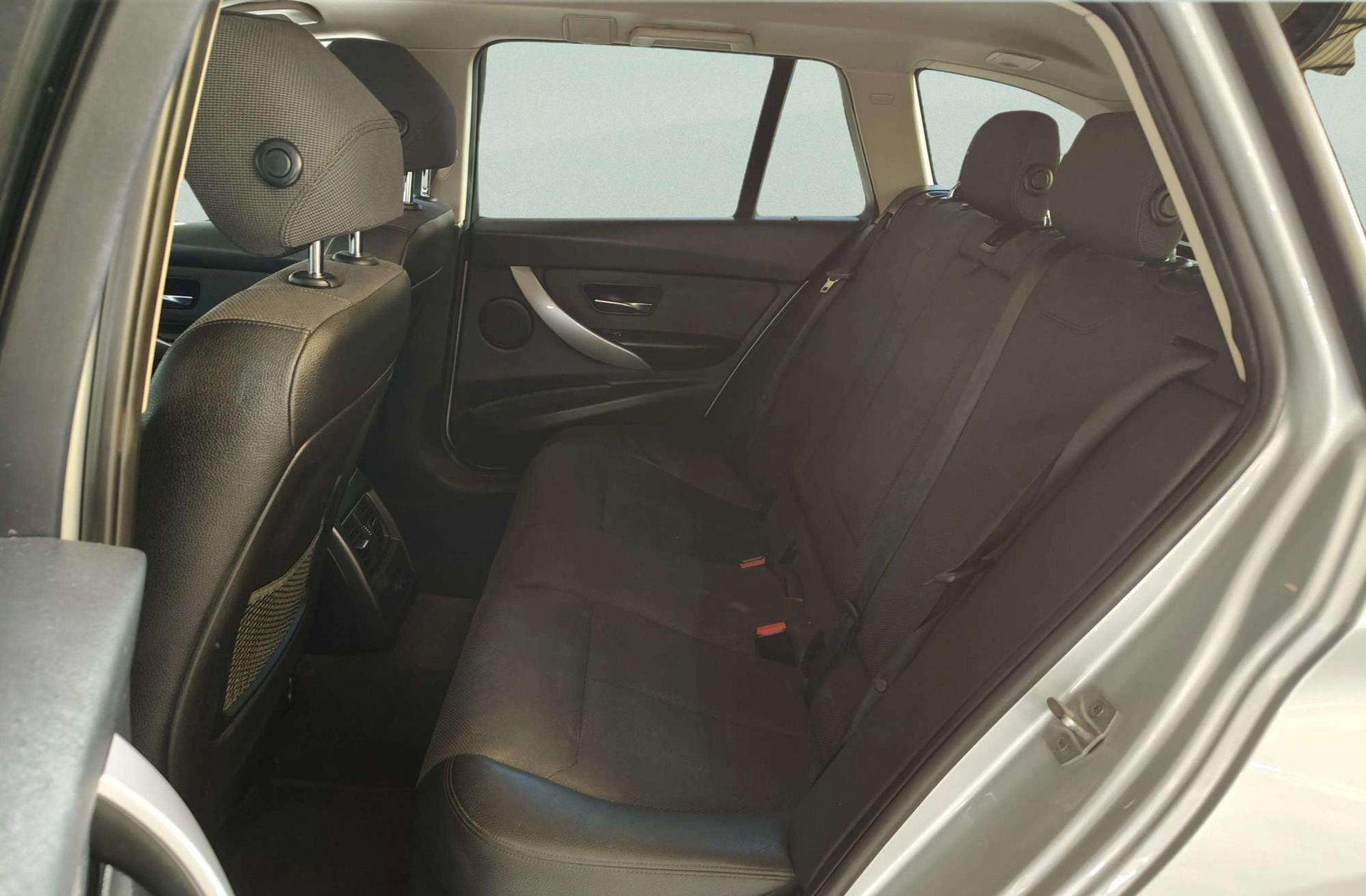 BMW Serie 3 318d Touring - foto 11