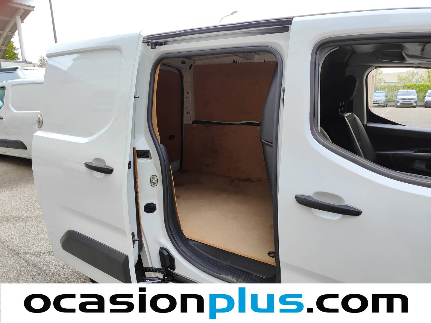 Extras y acabados del Citroën Berlingo Citroën Berlingo Furgon BlueHDi 100 Talla M Control (102 CV)