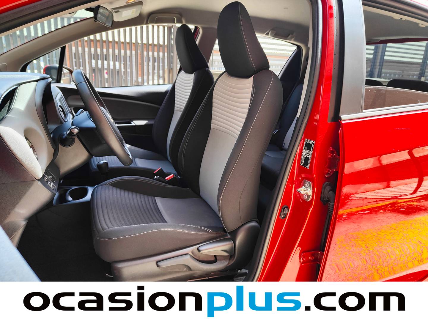 Foto asientos delanteros Toyota Yaris Toyota Yaris 100H Feel (100 CV)