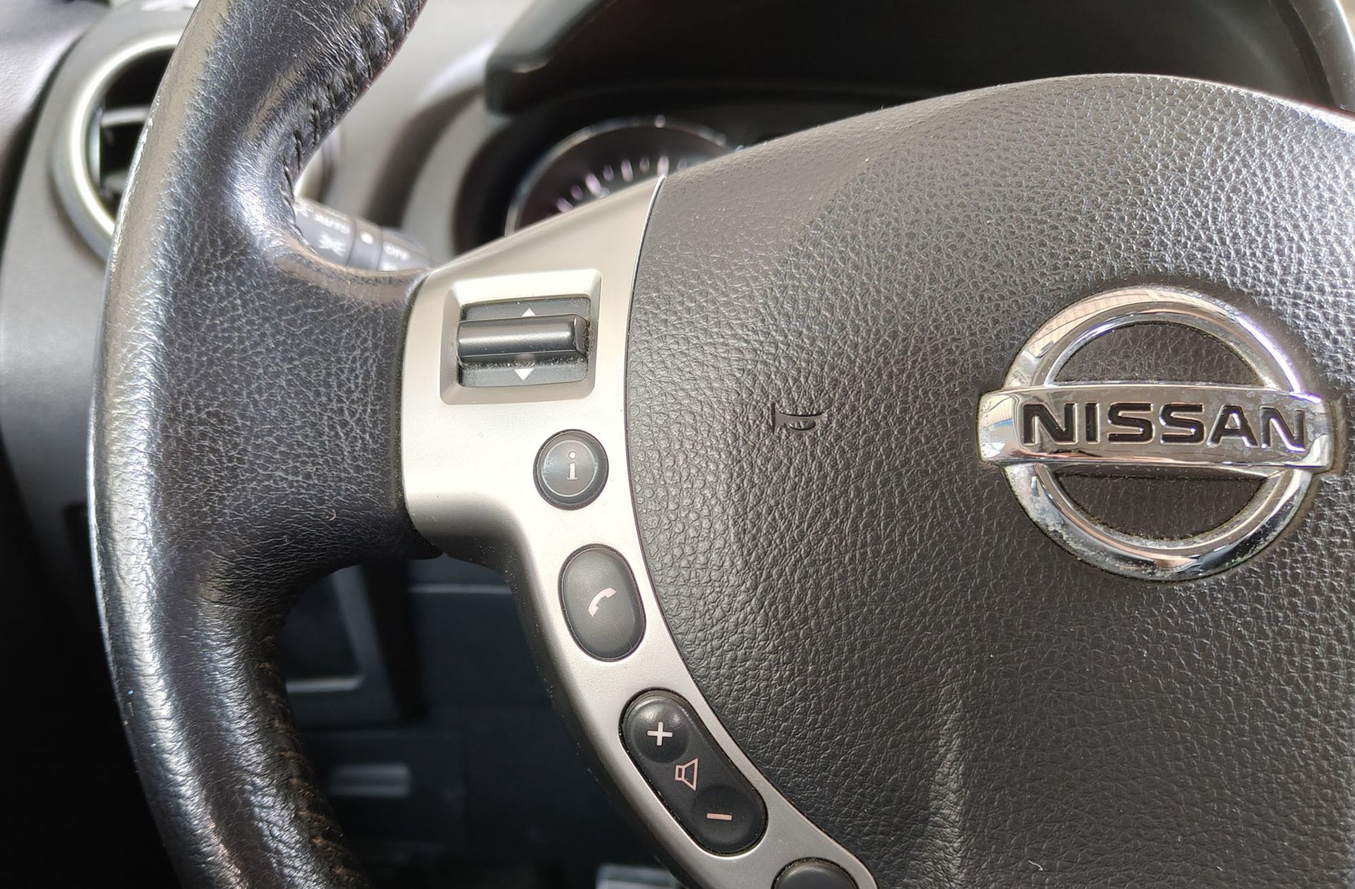 Nissan Qashqai 2.0 dCi Tekna Sport 4x2 - foto 25