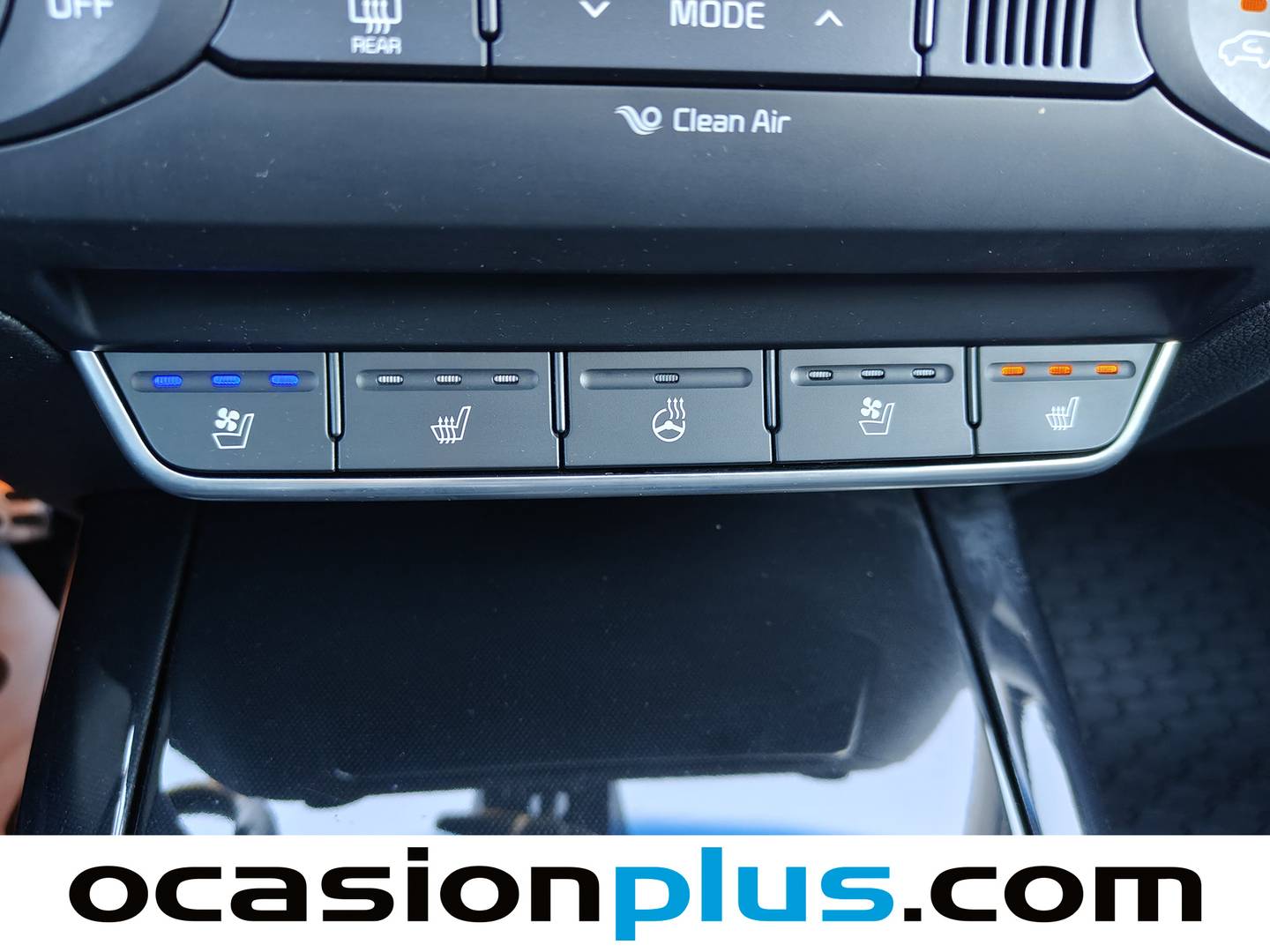 Equipamiento del KIA Sorento Kia Sorento 2.2 CRDi Emotion (Pack Luxury) 4x4 Auto (200 CV) 7 Plazas