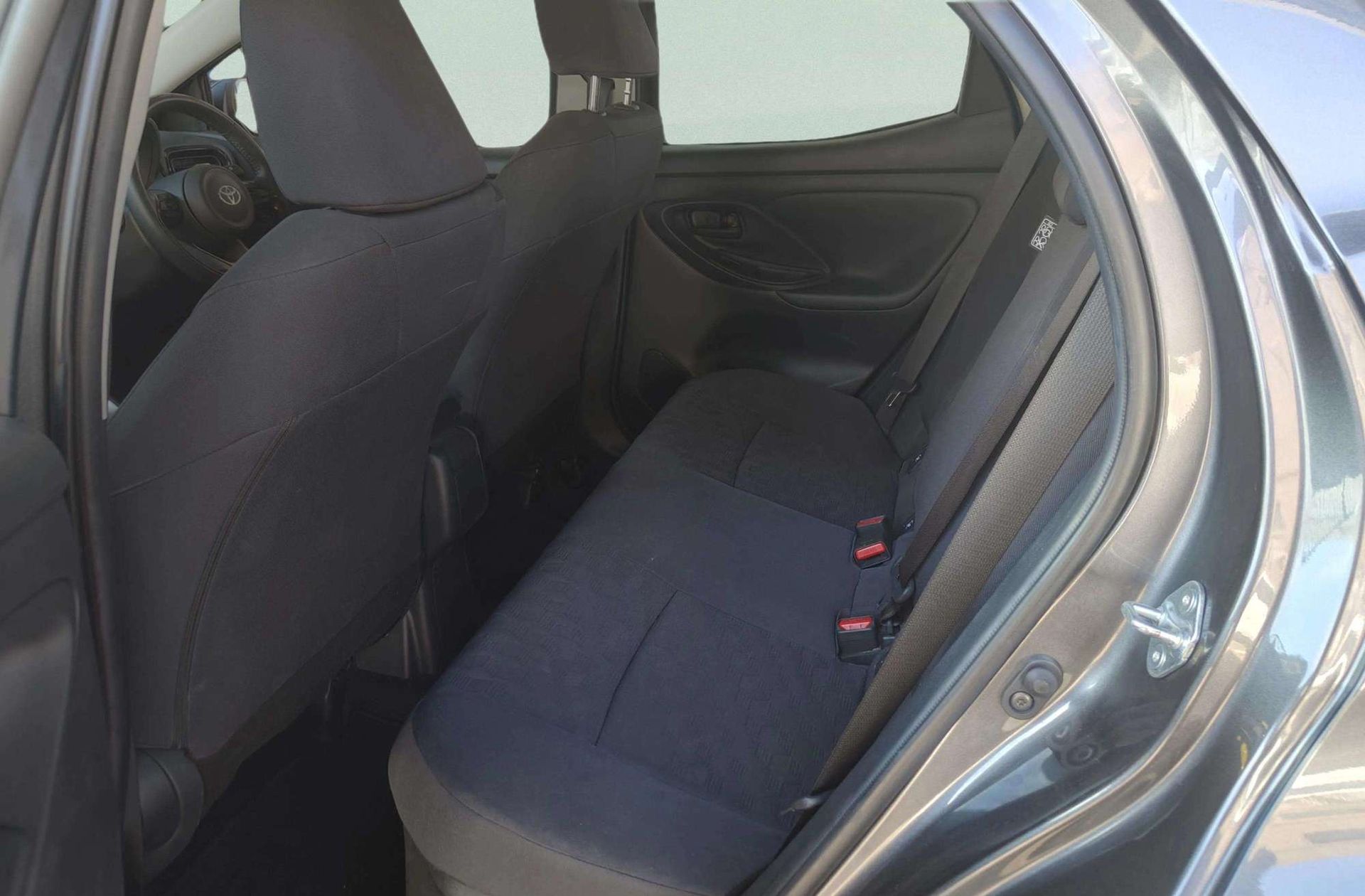 Toyota Yaris 120H Active Plus - foto 9