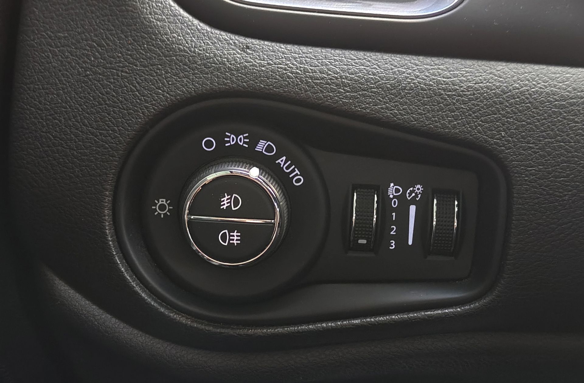 Jeep Renegade eHybrid 1.5 Limited ATX - foto 19