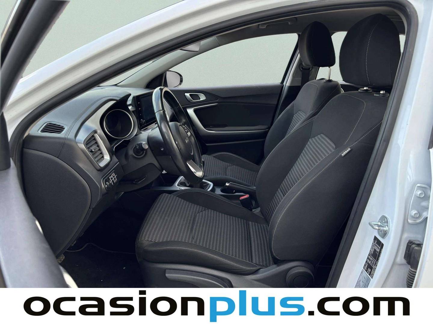 Foto asientos delanteros KIA Ceed KIA Ceed 1.6 MHEV iMT Drive (136 CV)