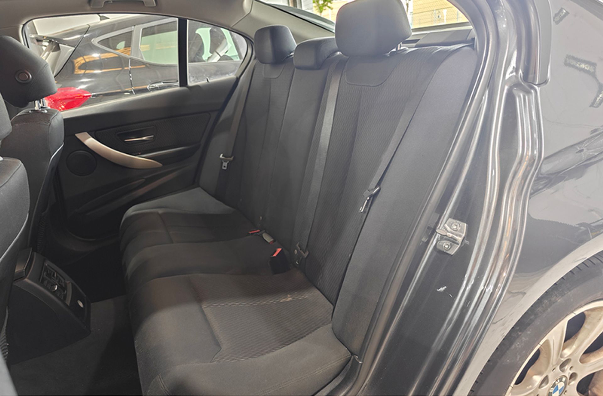 BMW Serie 3 318d - foto 11