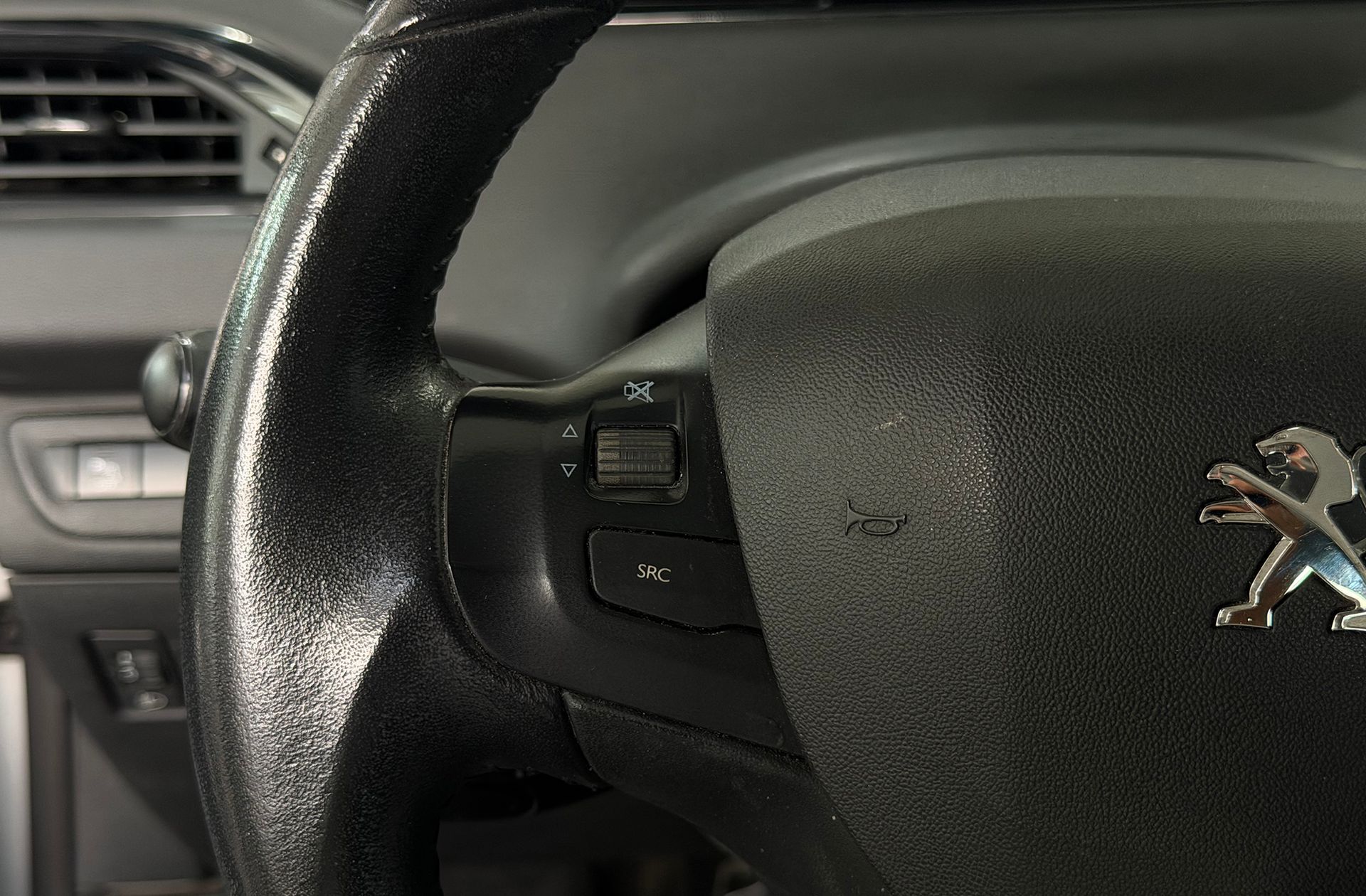 Peugeot 208 PureTech Signature - foto 24