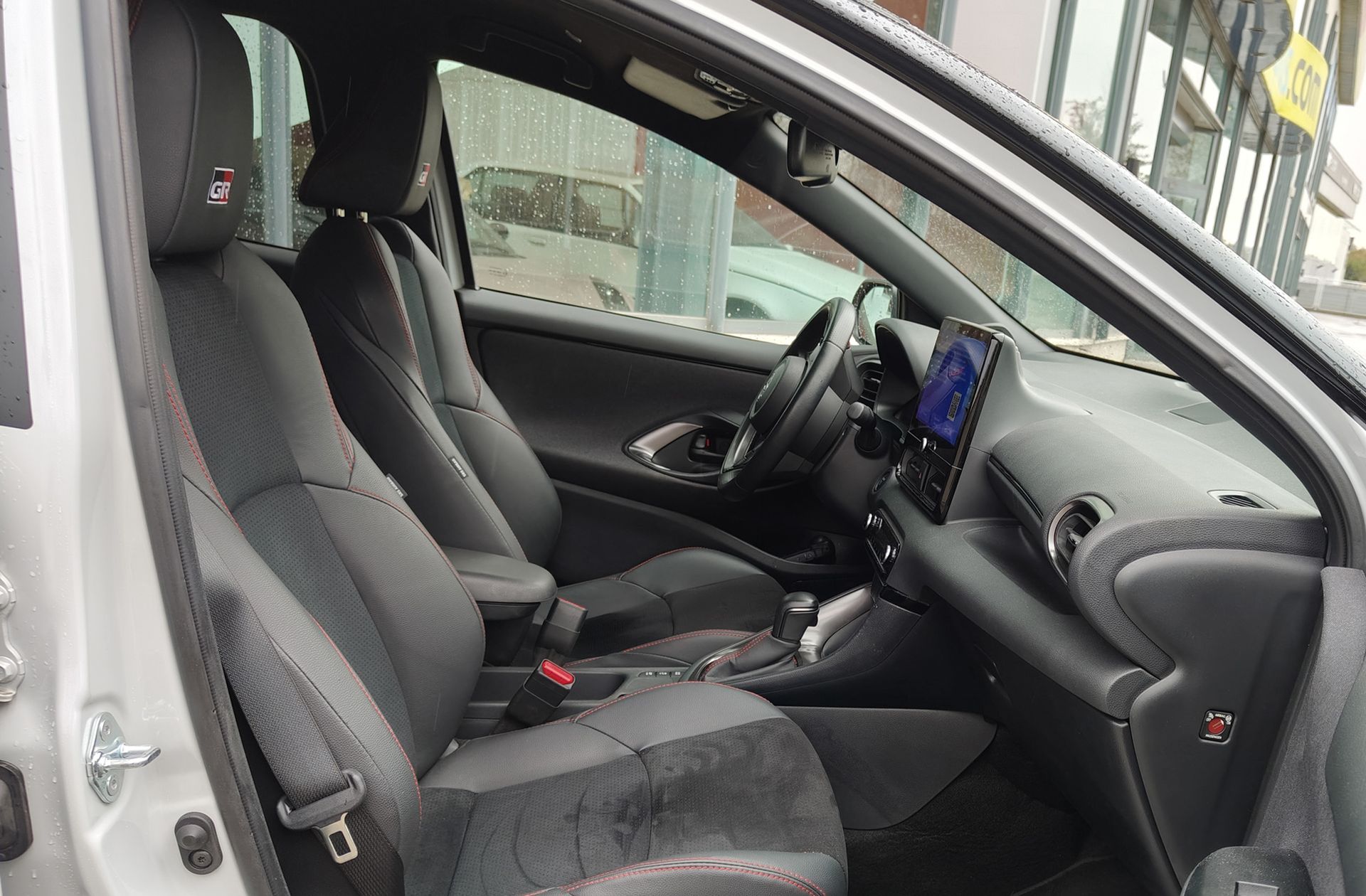 Toyota Yaris 130H GR Sport Plus - foto 18