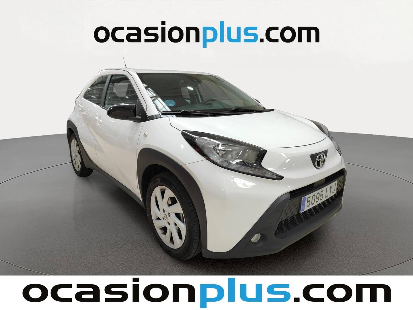 Foto delantera Toyota Aygo X Cross Toyota Aygo X Cross 1.0 VVT-I Play (72 CV) derecha